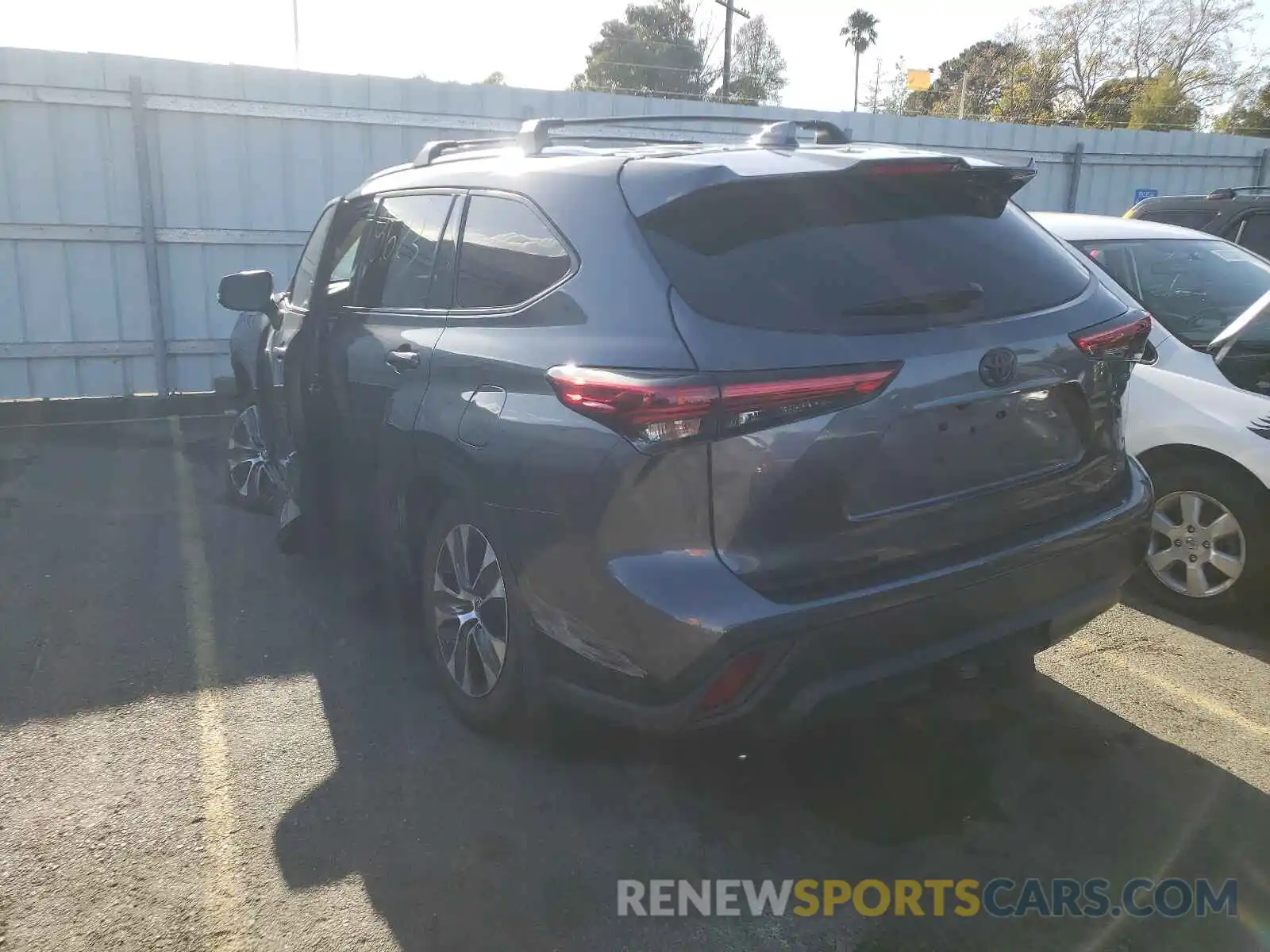 3 Photograph of a damaged car 5TDHBRCH7LS503514 TOYOTA HIGHLANDER 2020