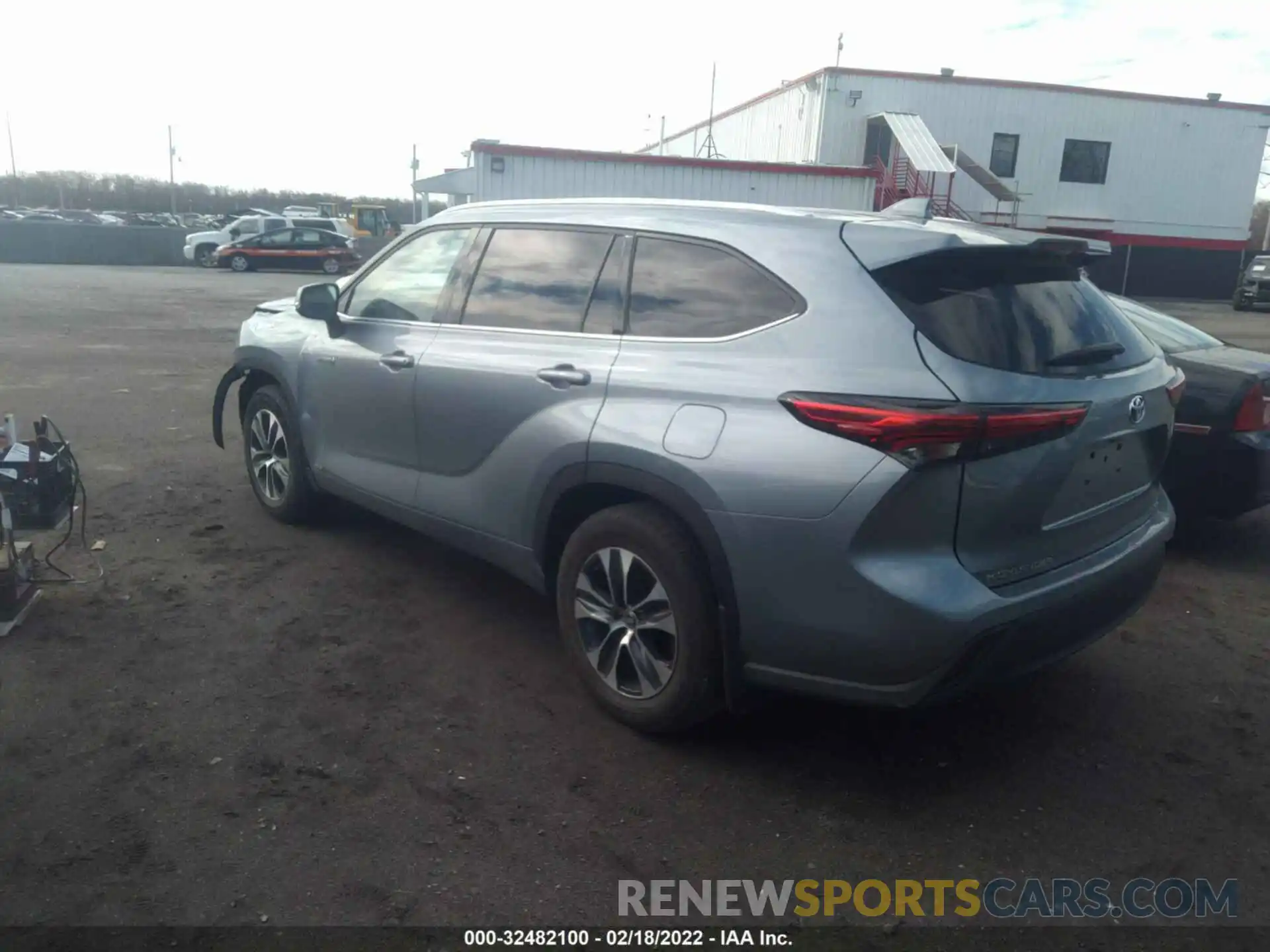 3 Photograph of a damaged car 5TDHBRCH8LS002647 TOYOTA HIGHLANDER 2020