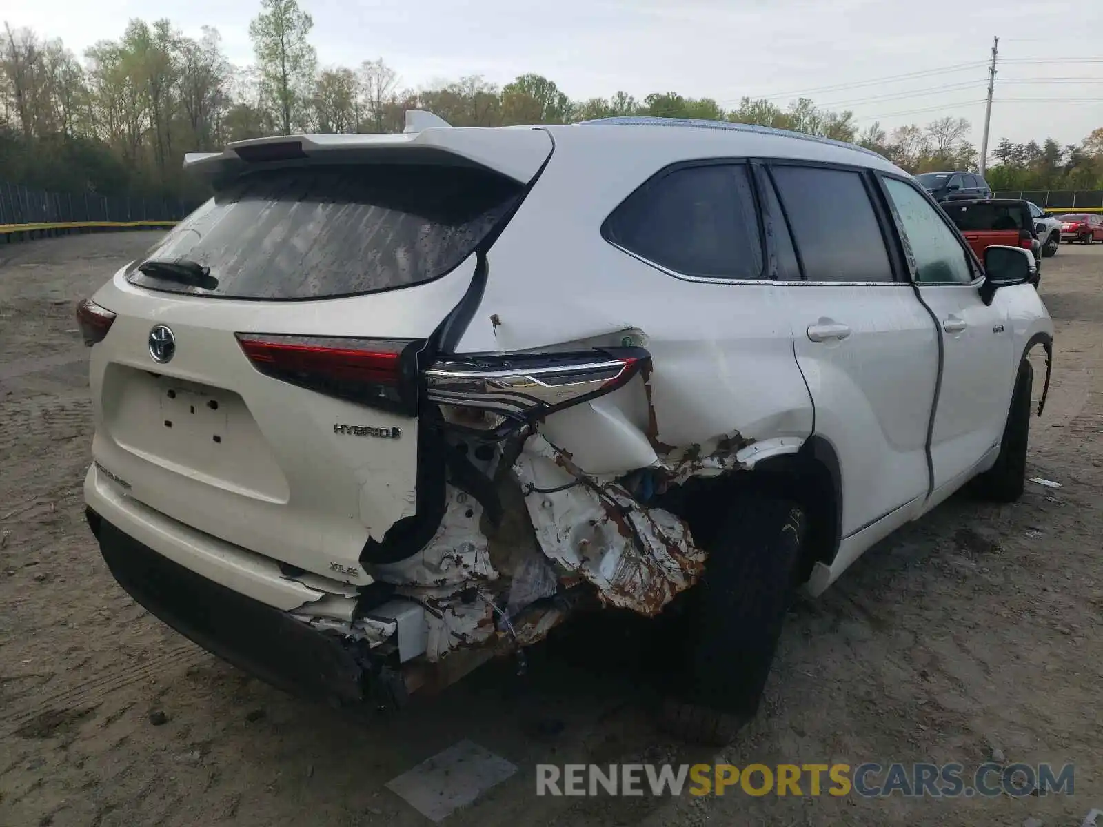 4 Photograph of a damaged car 5TDHBRCH8LS502906 TOYOTA HIGHLANDER 2020