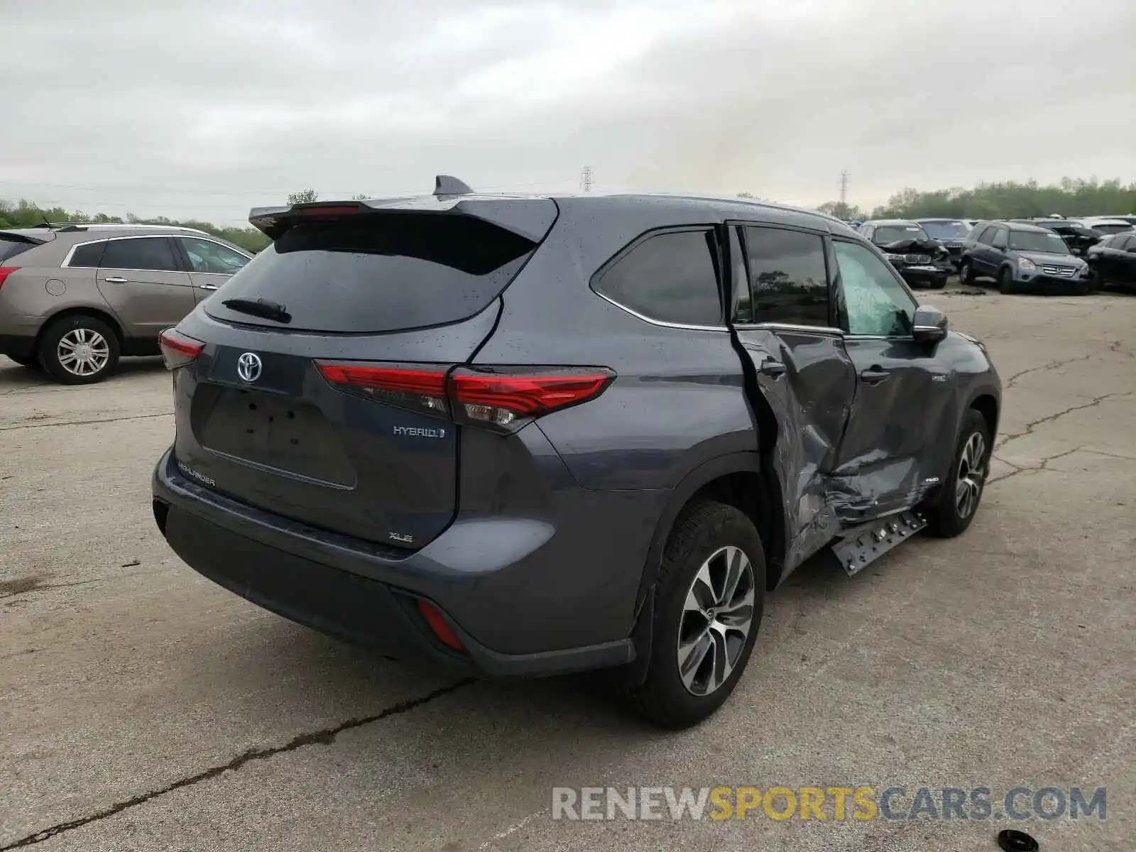 4 Photograph of a damaged car 5TDHBRCH8LS504445 TOYOTA HIGHLANDER 2020