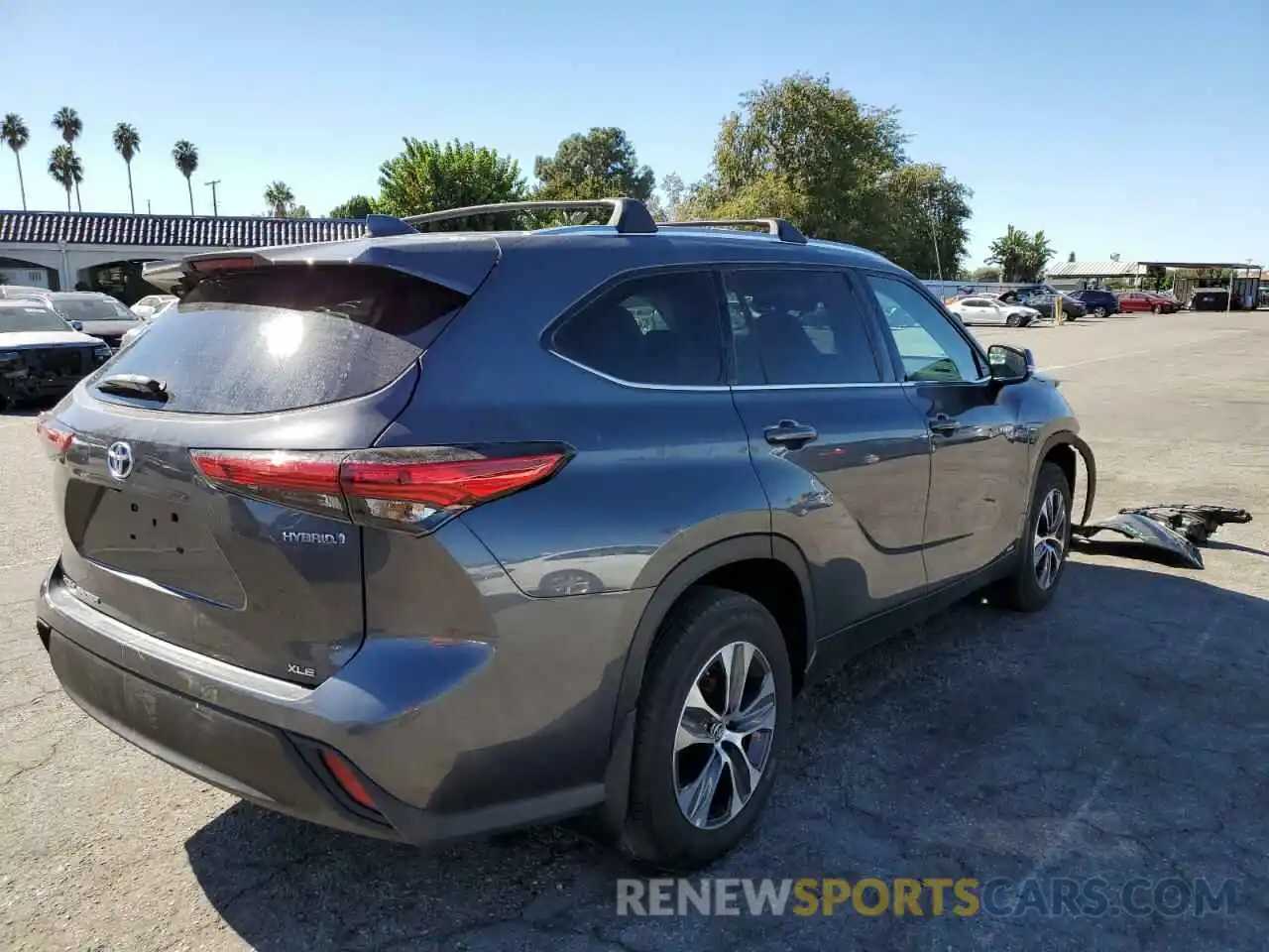 4 Photograph of a damaged car 5TDHBRCH8LS504476 TOYOTA HIGHLANDER 2020