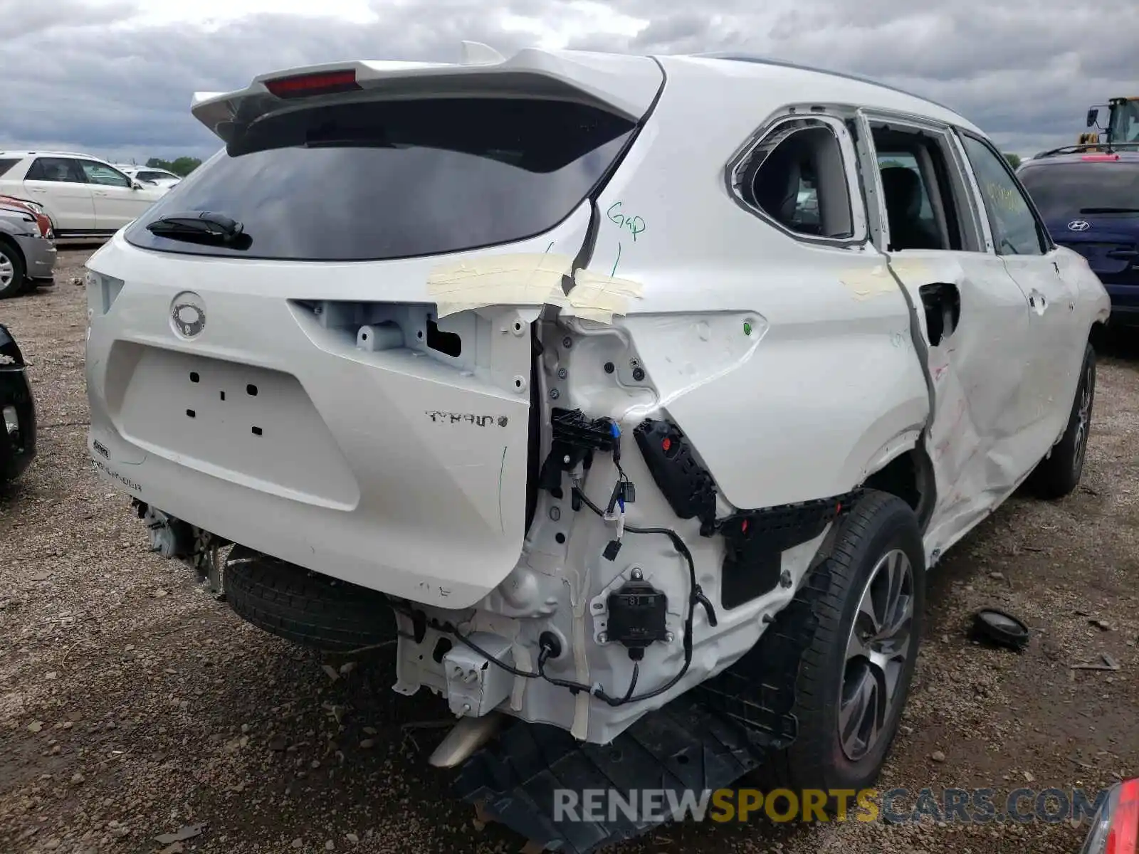 4 Photograph of a damaged car 5TDHBRCH8LS507409 TOYOTA HIGHLANDER 2020