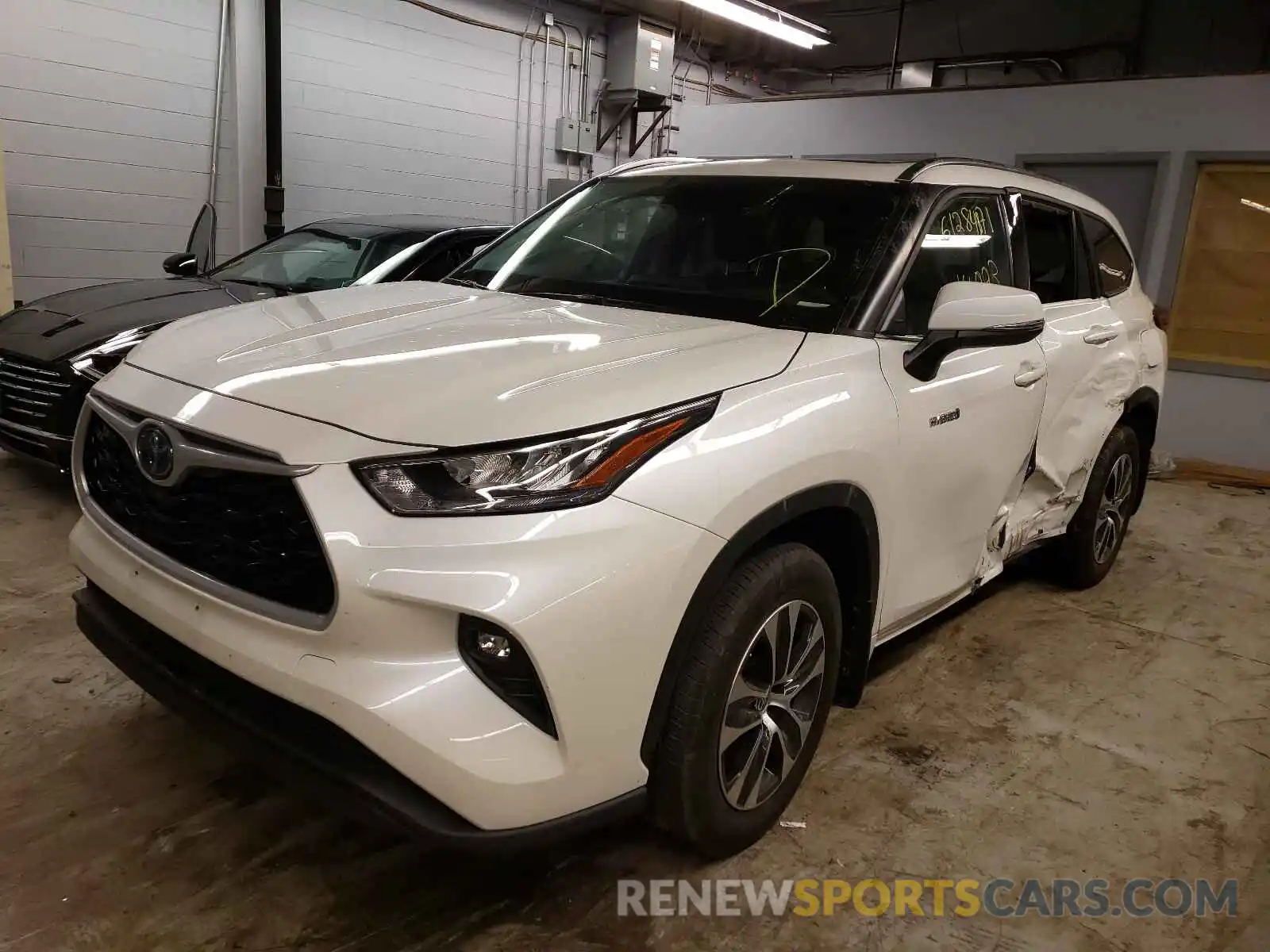 2 Photograph of a damaged car 5TDHBRCH9LS502221 TOYOTA HIGHLANDER 2020