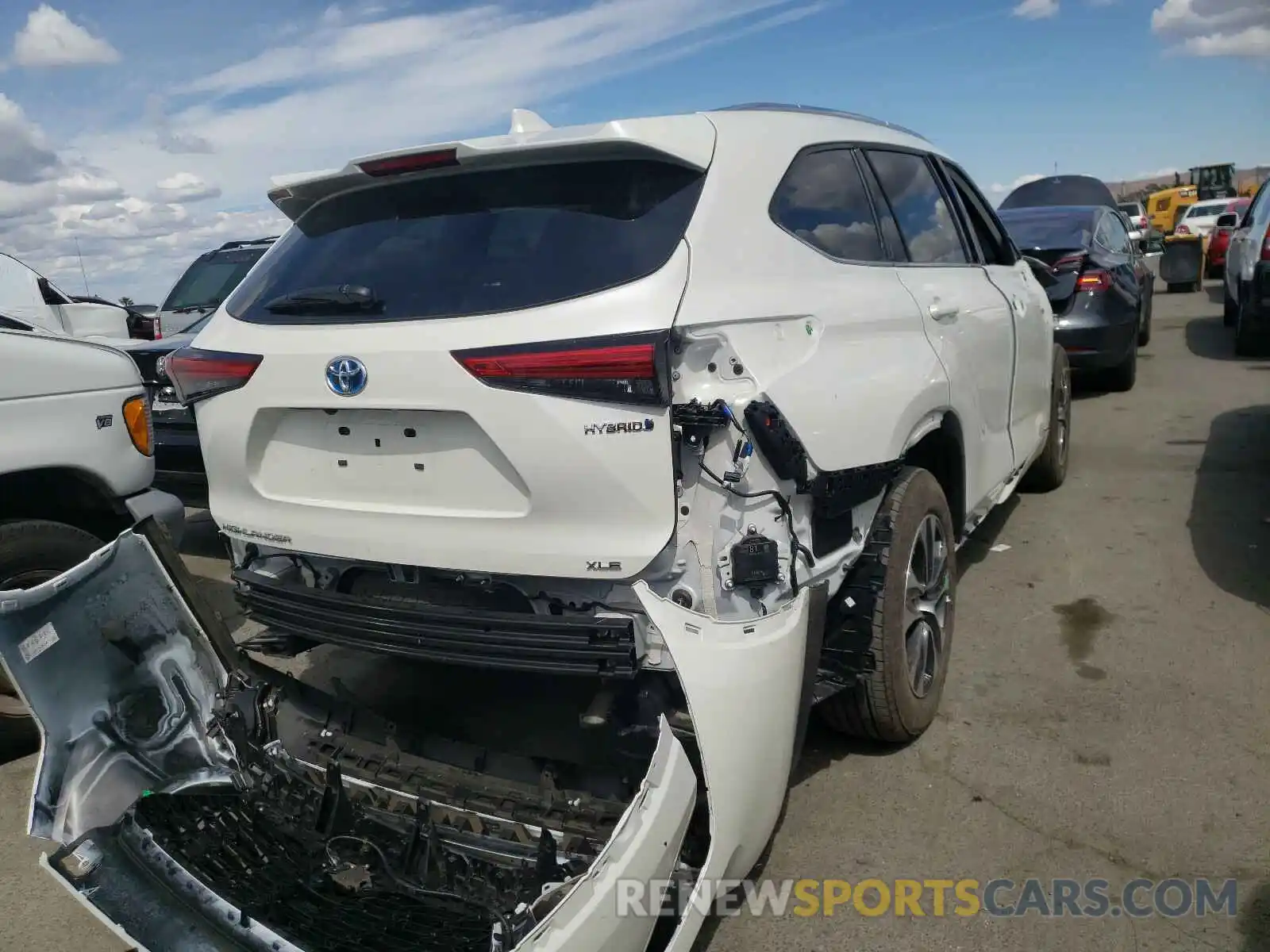 4 Photograph of a damaged car 5TDHBRCH9LS506270 TOYOTA HIGHLANDER 2020