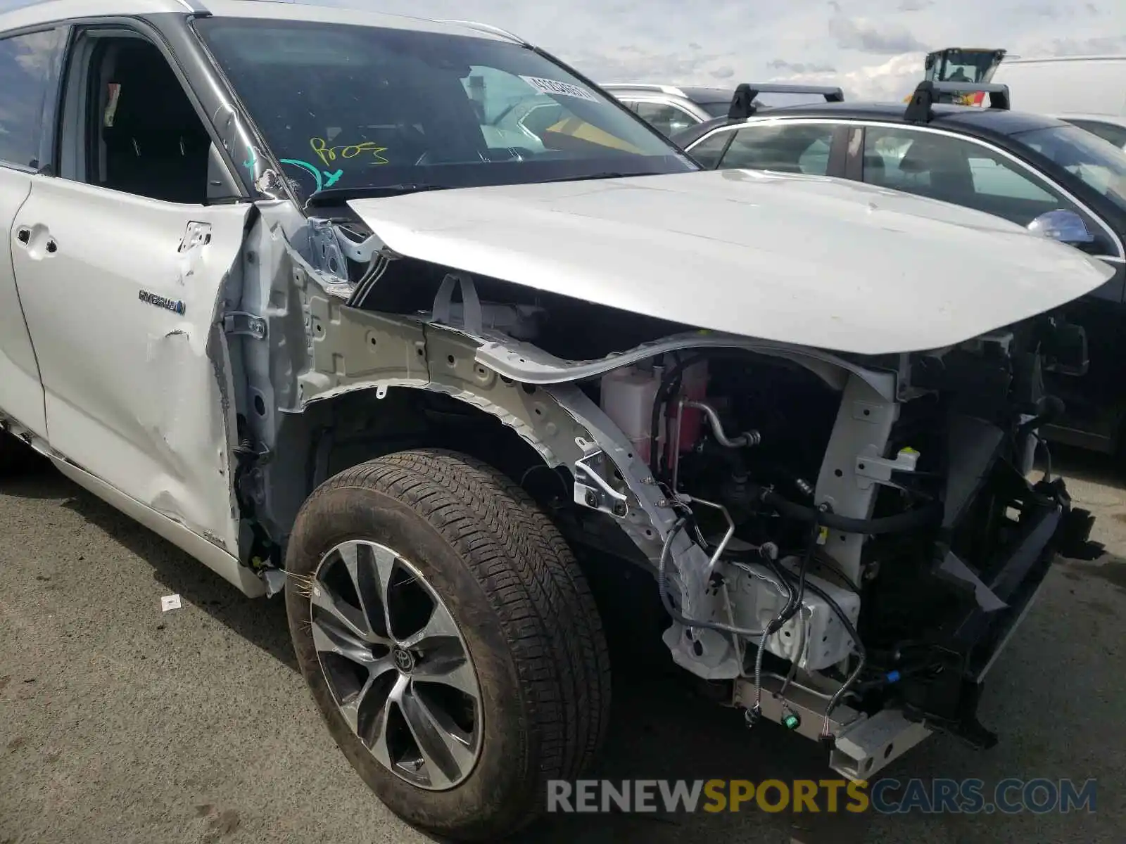 9 Photograph of a damaged car 5TDHBRCH9LS506270 TOYOTA HIGHLANDER 2020