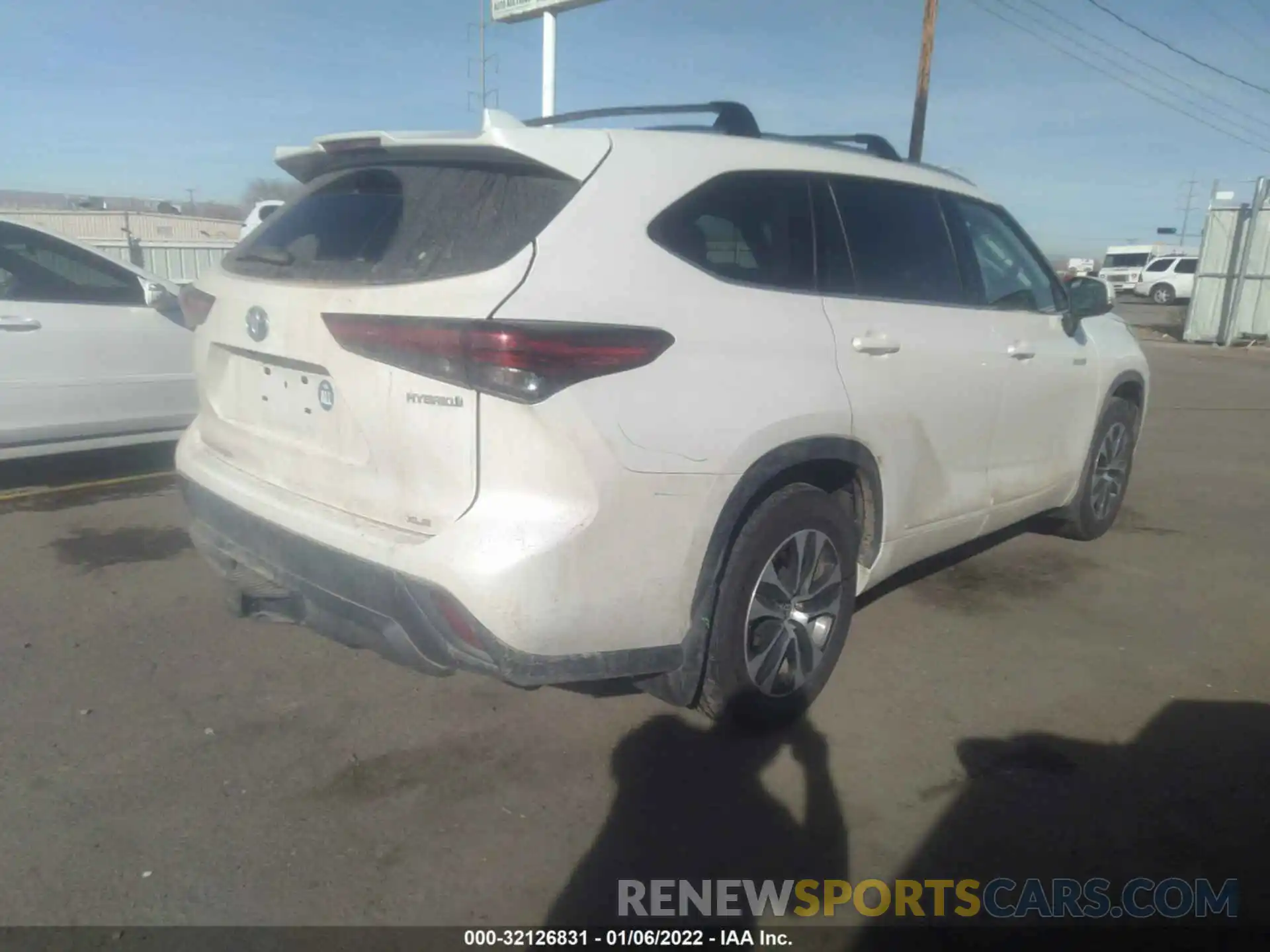 4 Photograph of a damaged car 5TDHBRCH9LS508567 TOYOTA HIGHLANDER 2020