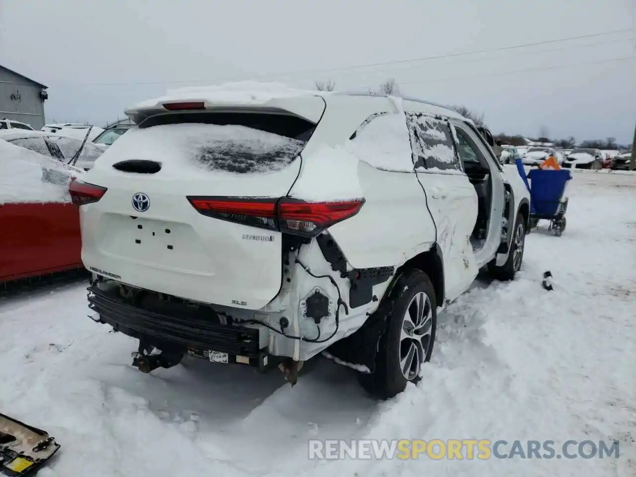 4 Photograph of a damaged car 5TDHBRCHXLS500977 TOYOTA HIGHLANDER 2020