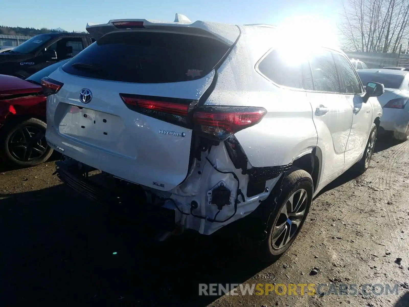 4 Photograph of a damaged car 5TDHBRCHXLS507458 TOYOTA HIGHLANDER 2020