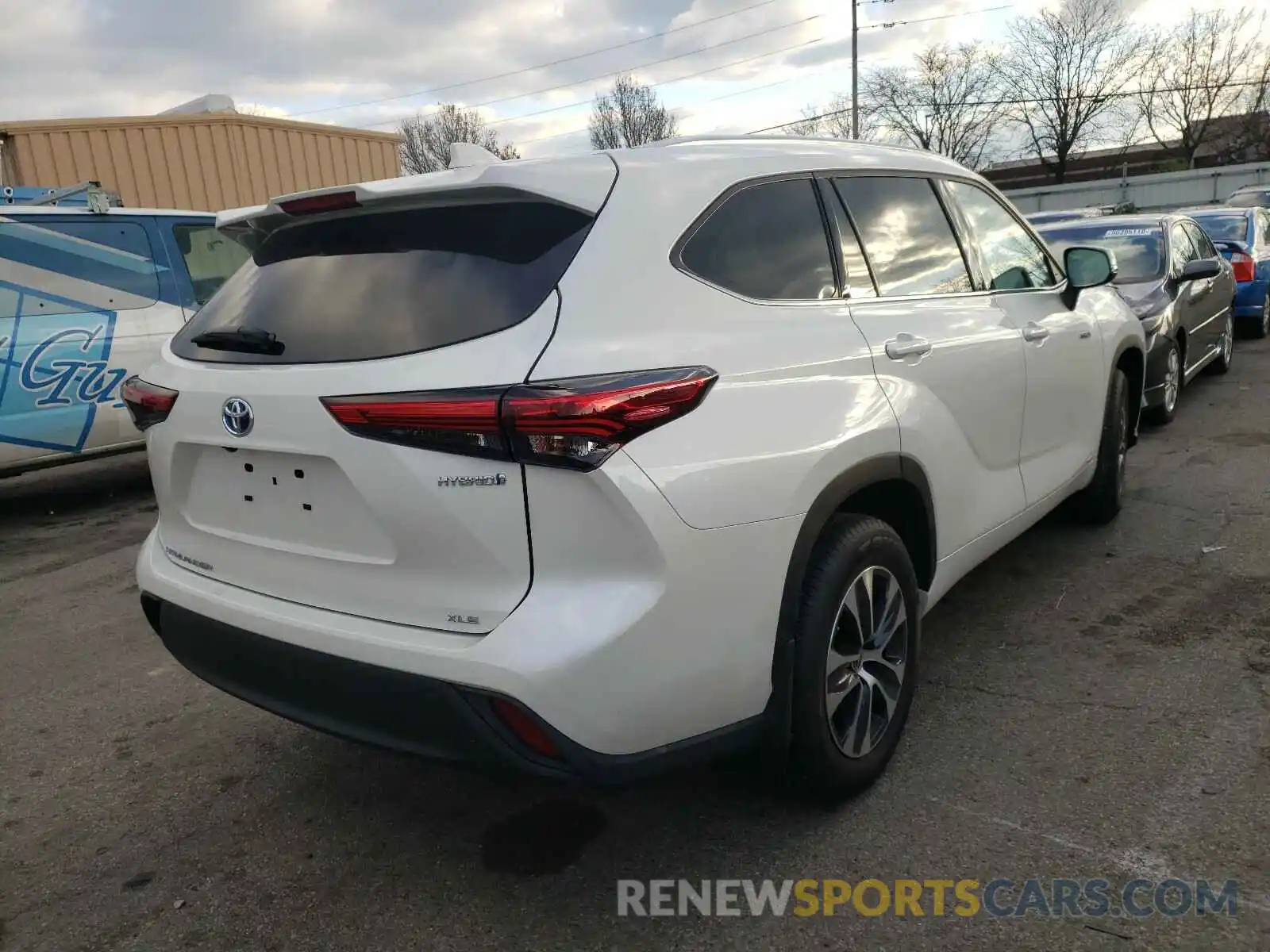 4 Photograph of a damaged car 5TDHBRCHXLS509727 TOYOTA HIGHLANDER 2020