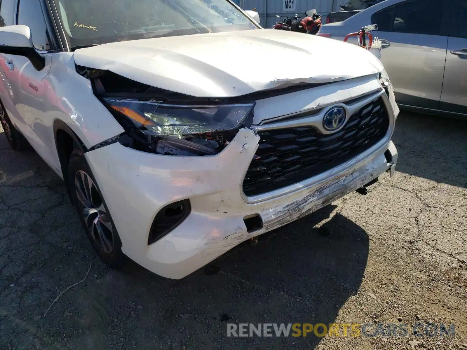 9 Photograph of a damaged car 5TDHBRCHXLS510523 TOYOTA HIGHLANDER 2020