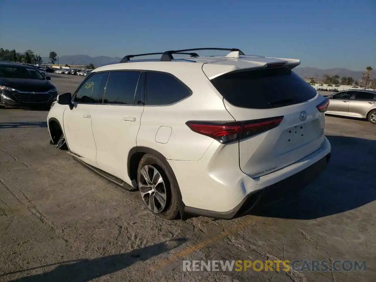 3 Photograph of a damaged car 5TDHZRAH0LS500744 TOYOTA HIGHLANDER 2020