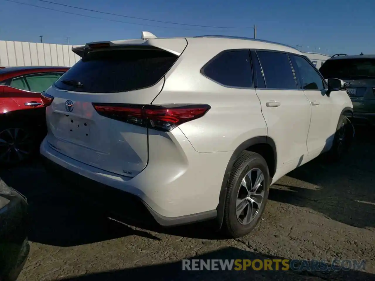 4 Photograph of a damaged car 5TDHZRAH0LS513204 TOYOTA HIGHLANDER 2020