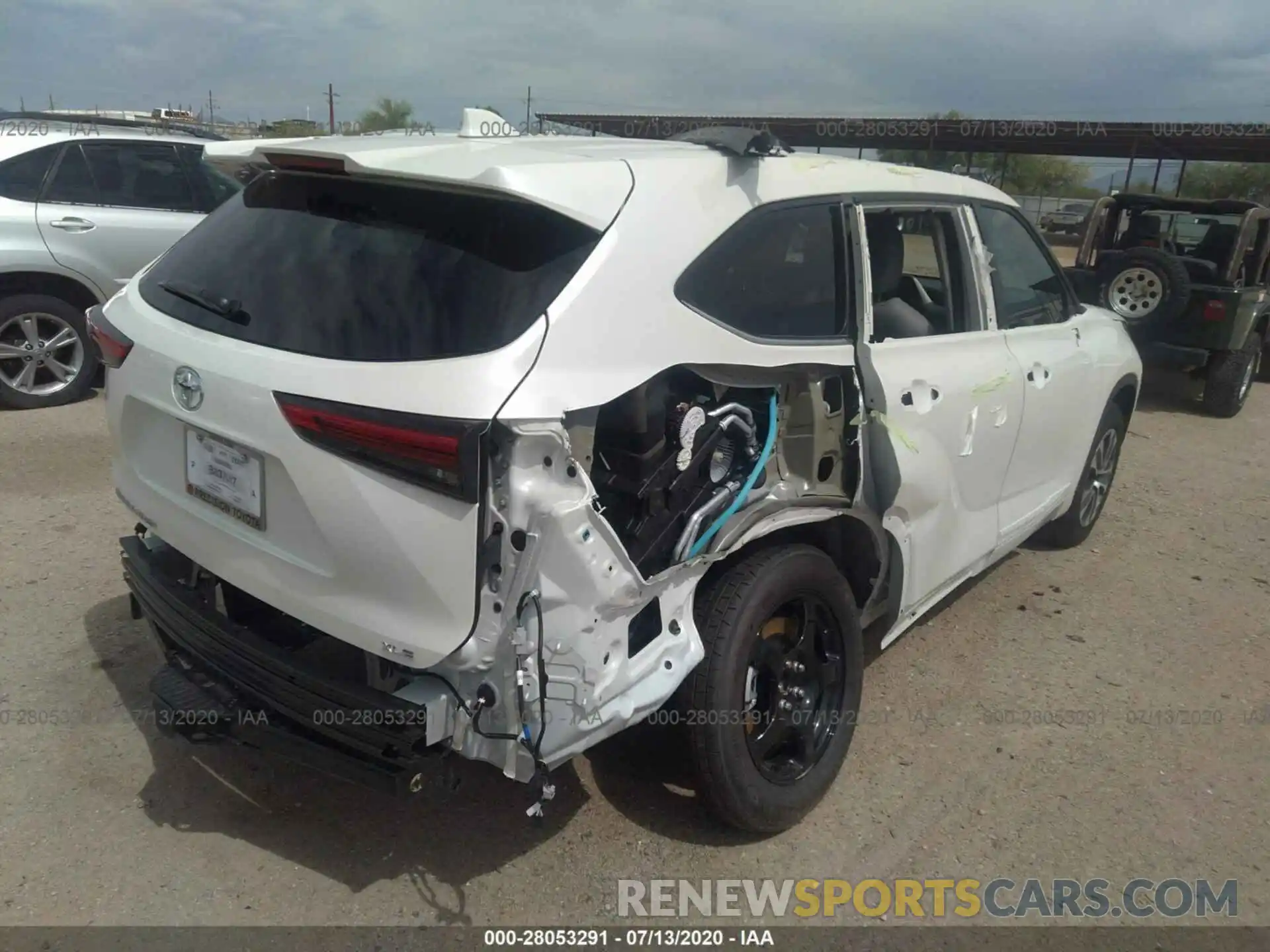 4 Photograph of a damaged car 5TDHZRAH1LS503281 TOYOTA HIGHLANDER 2020