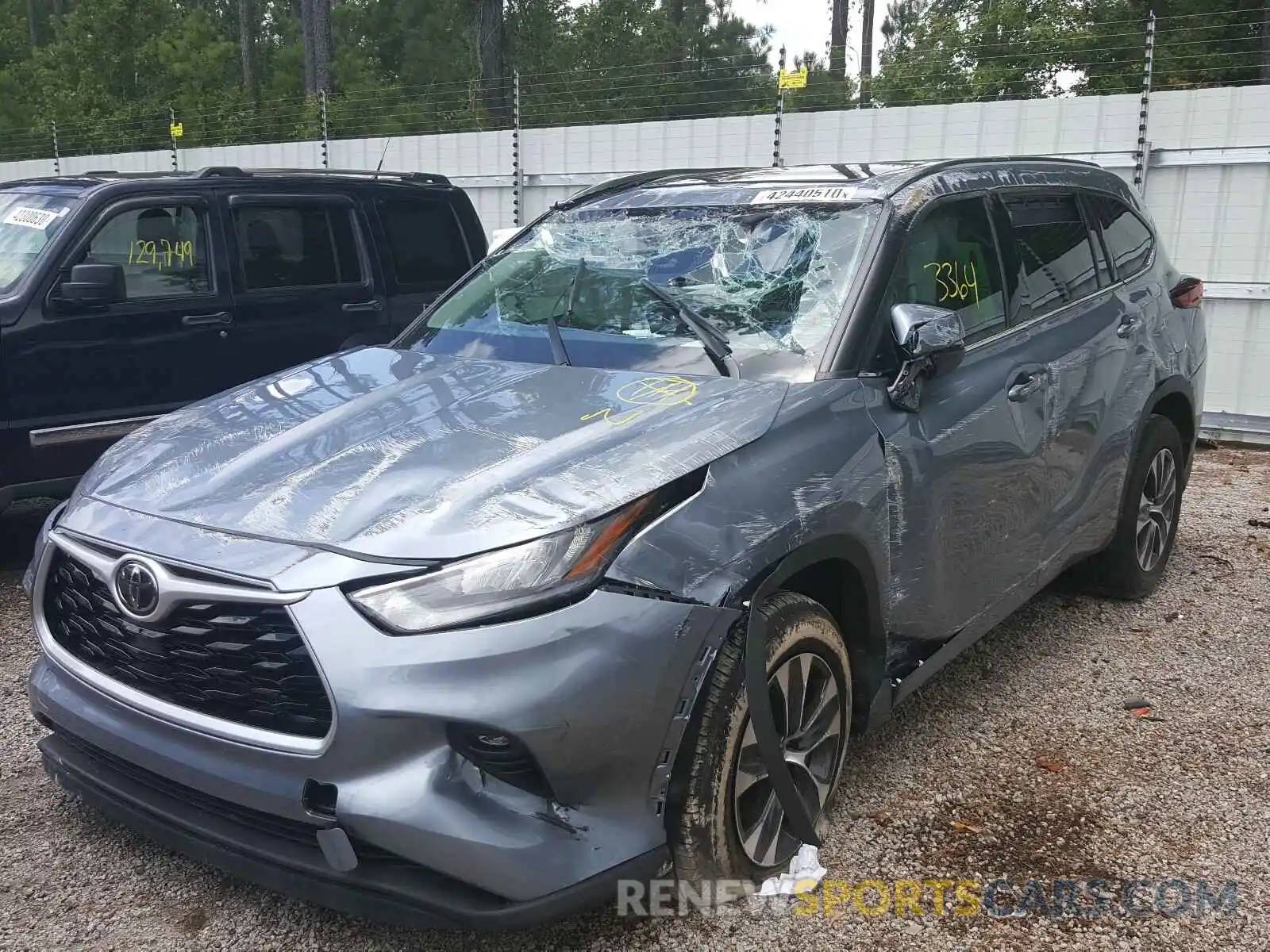 2 Photograph of a damaged car 5TDHZRAH2LS008314 TOYOTA HIGHLANDER 2020