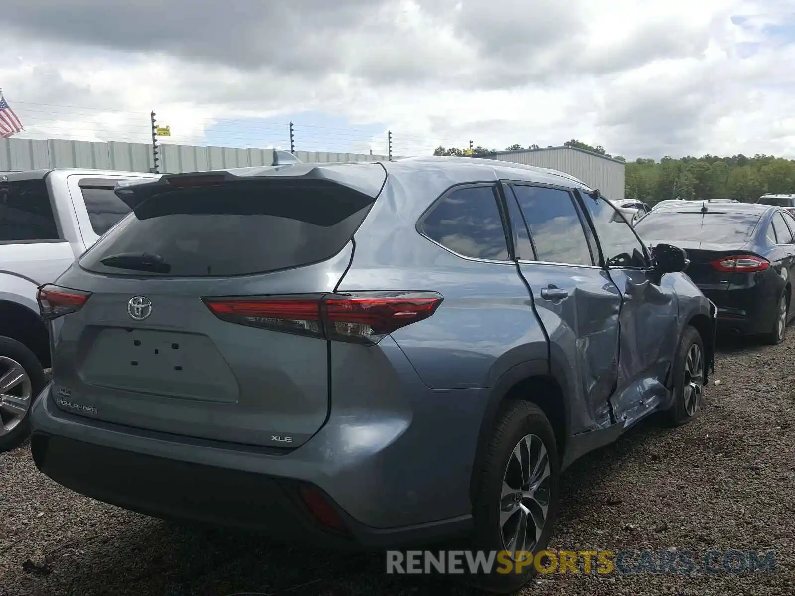 4 Photograph of a damaged car 5TDHZRAH2LS008314 TOYOTA HIGHLANDER 2020