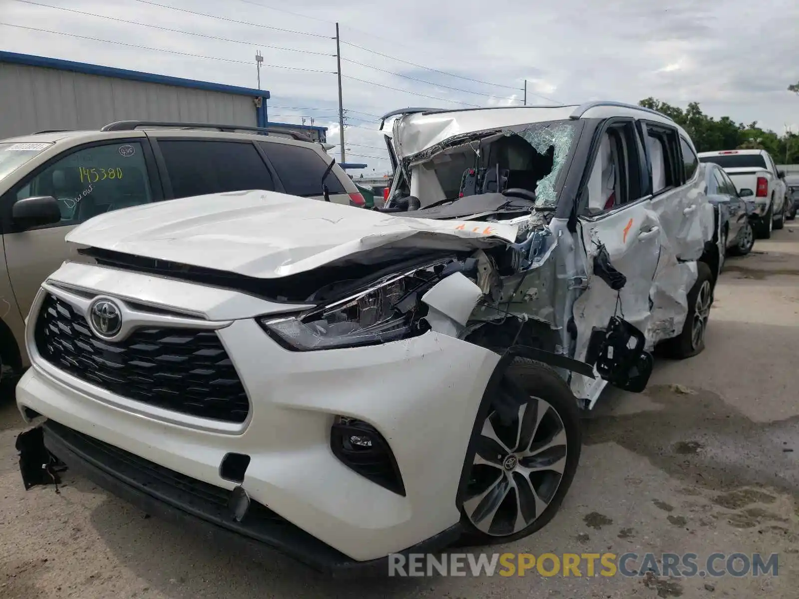 2 Photograph of a damaged car 5TDHZRAH3LS513049 TOYOTA HIGHLANDER 2020