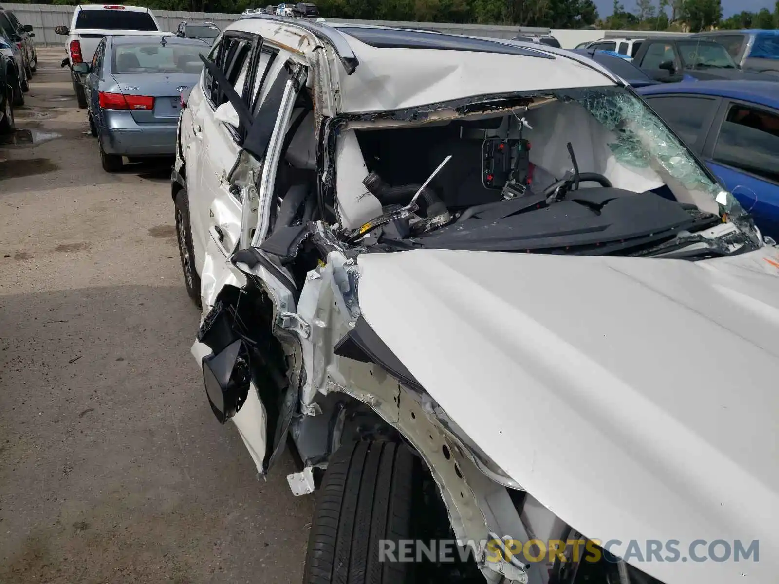 9 Photograph of a damaged car 5TDHZRAH3LS513049 TOYOTA HIGHLANDER 2020