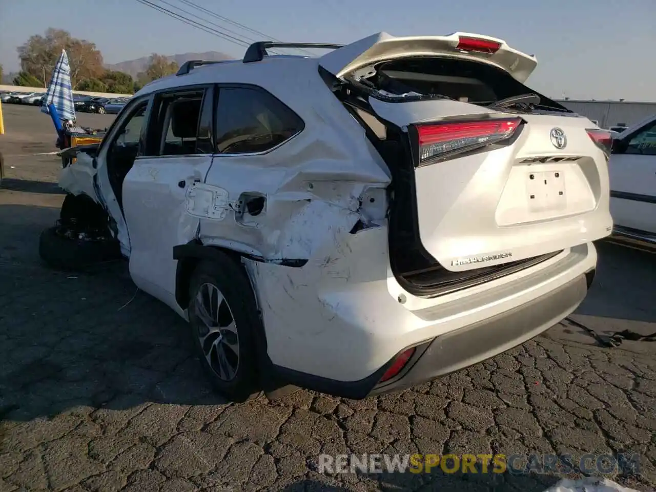 3 Photograph of a damaged car 5TDHZRAH4LS503761 TOYOTA HIGHLANDER 2020