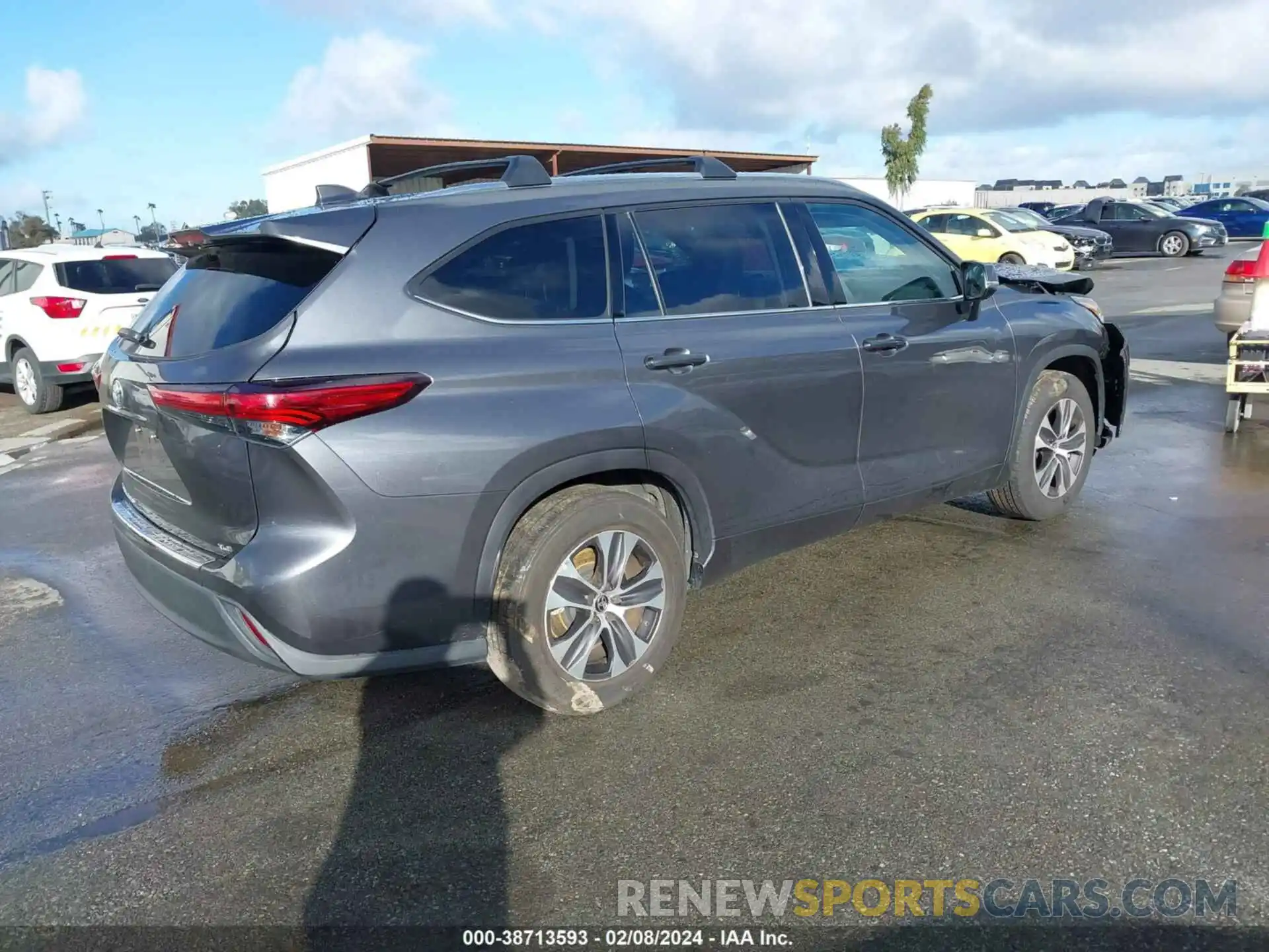 4 Photograph of a damaged car 5TDHZRAH4LS506286 TOYOTA HIGHLANDER 2020