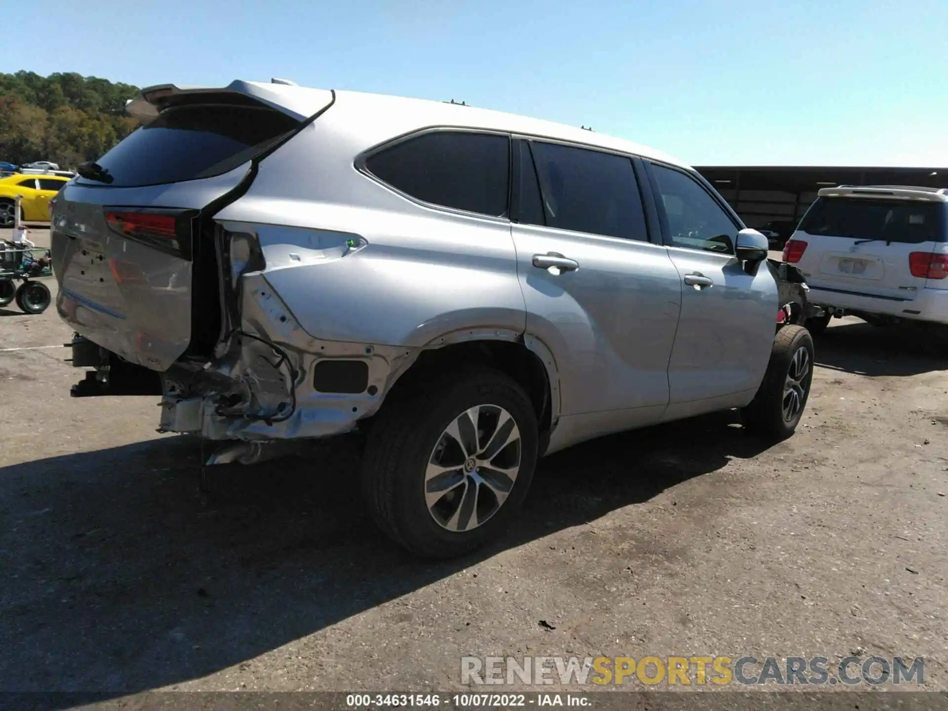 4 Photograph of a damaged car 5TDHZRAH4LS514081 TOYOTA HIGHLANDER 2020