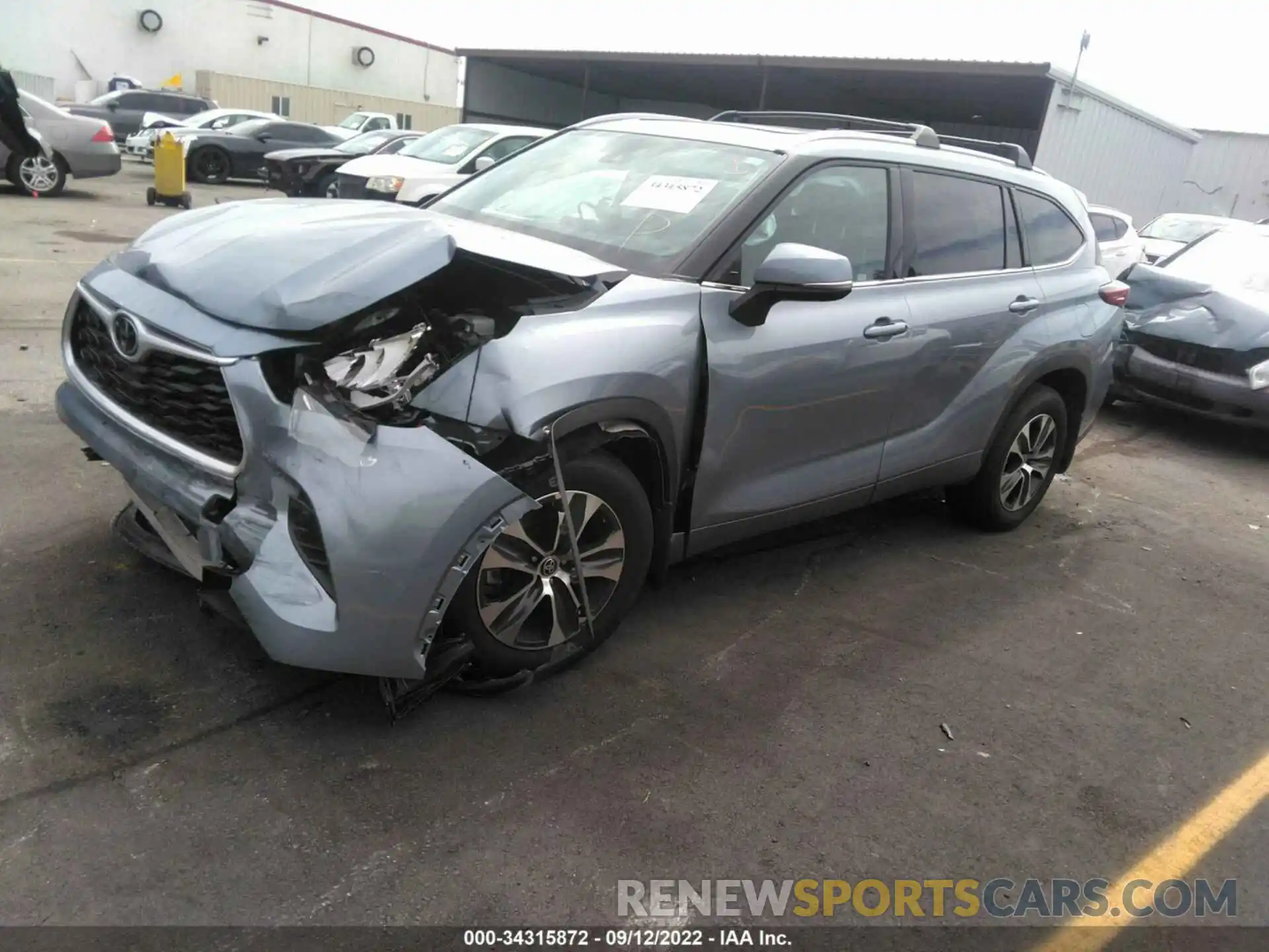 2 Photograph of a damaged car 5TDHZRAH6LS008901 TOYOTA HIGHLANDER 2020