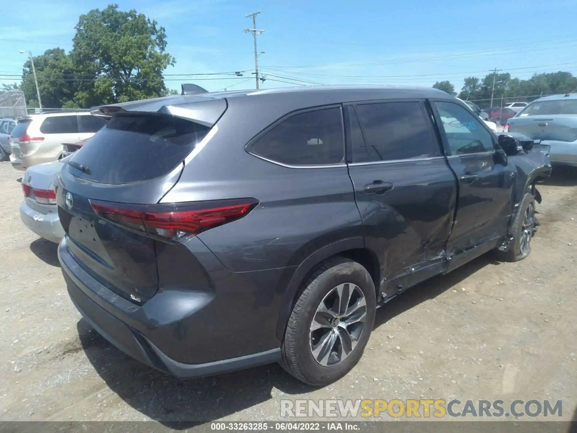 4 Photograph of a damaged car 5TDHZRAH6LS010180 TOYOTA HIGHLANDER 2020