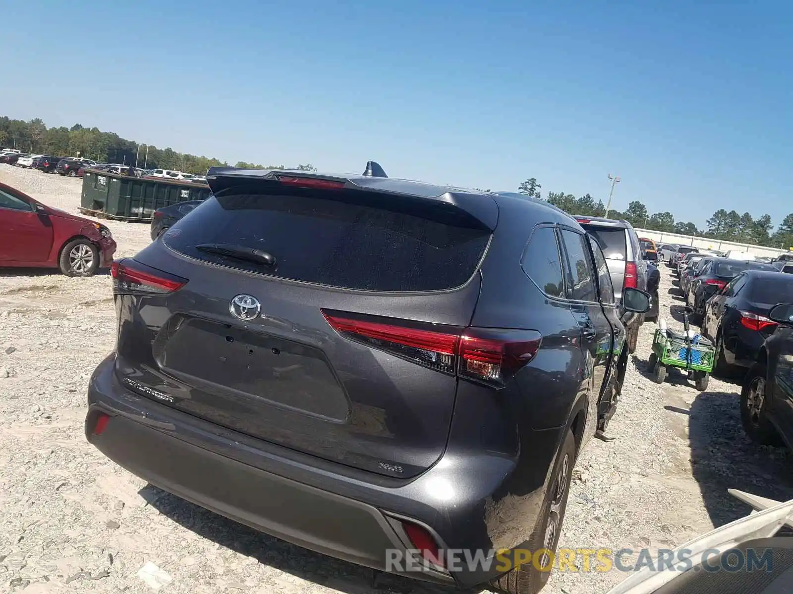 4 Photograph of a damaged car 5TDHZRAH6LS019008 TOYOTA HIGHLANDER 2020