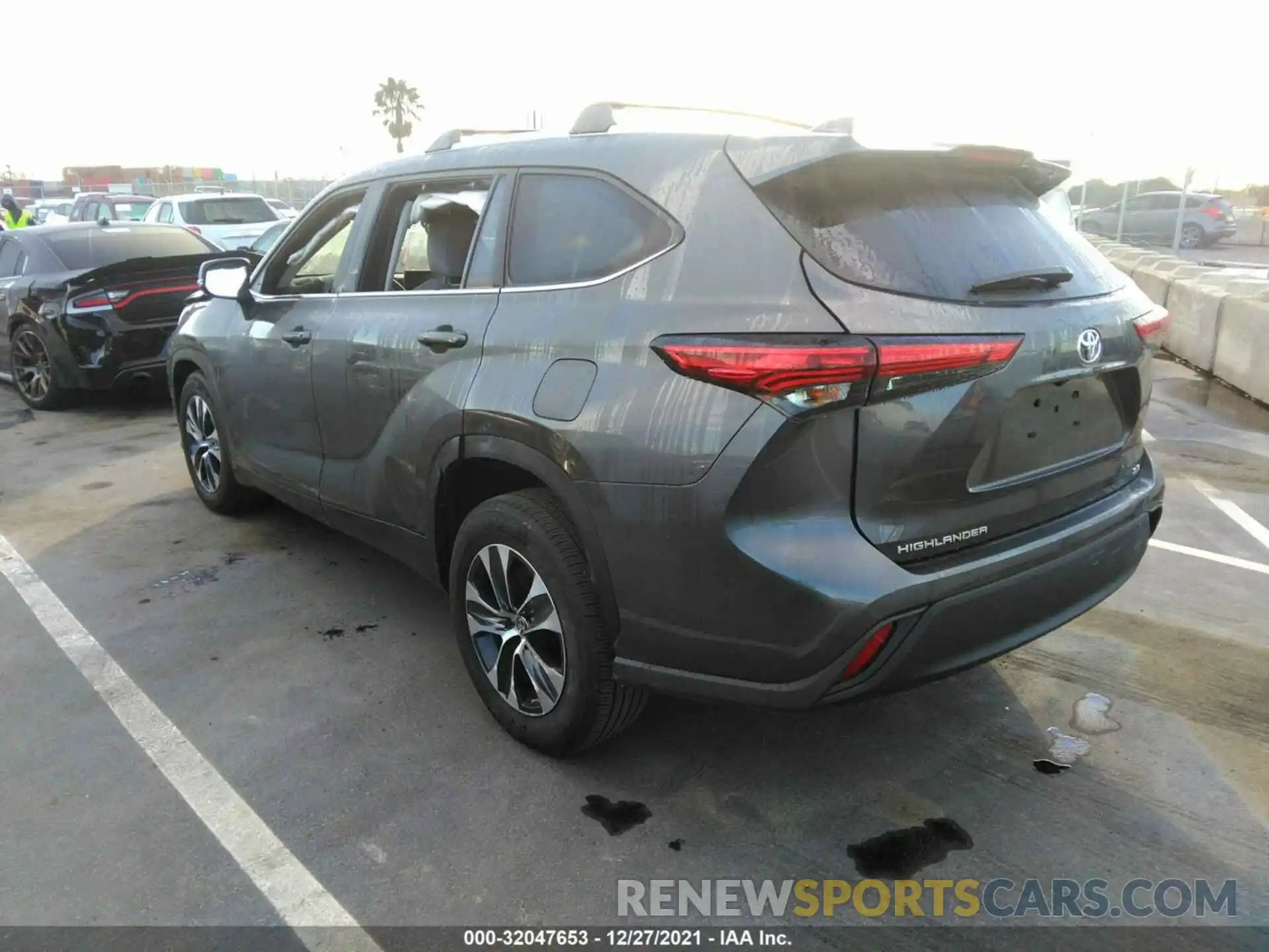 3 Photograph of a damaged car 5TDHZRAH6LS022104 TOYOTA HIGHLANDER 2020