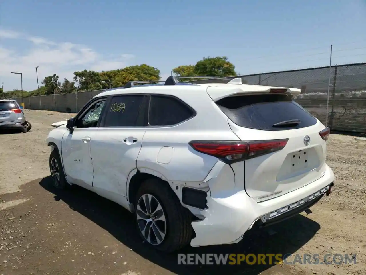 3 Photograph of a damaged car 5TDHZRAH7LS008308 TOYOTA HIGHLANDER 2020