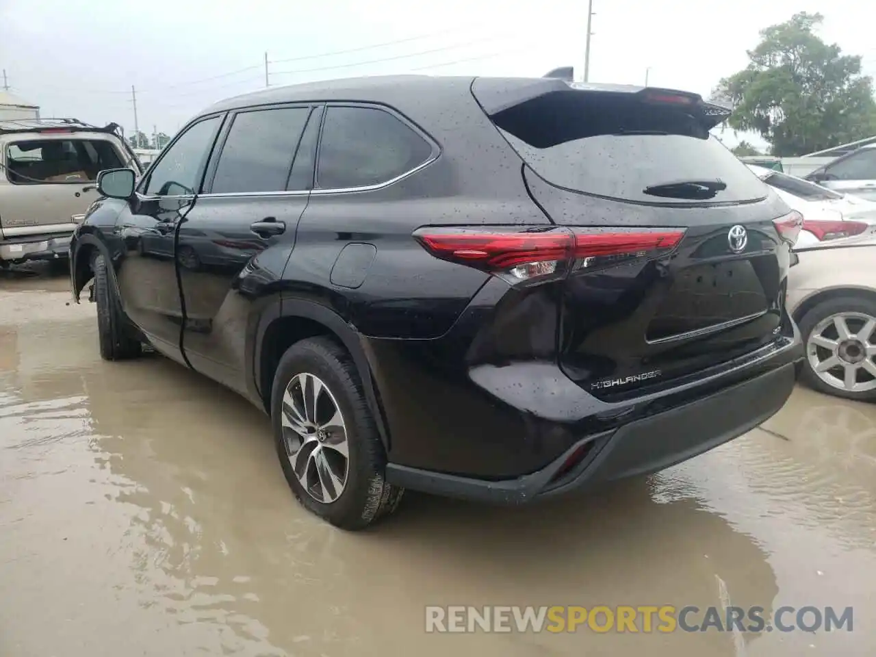 3 Photograph of a damaged car 5TDHZRAH8LS020922 TOYOTA HIGHLANDER 2020