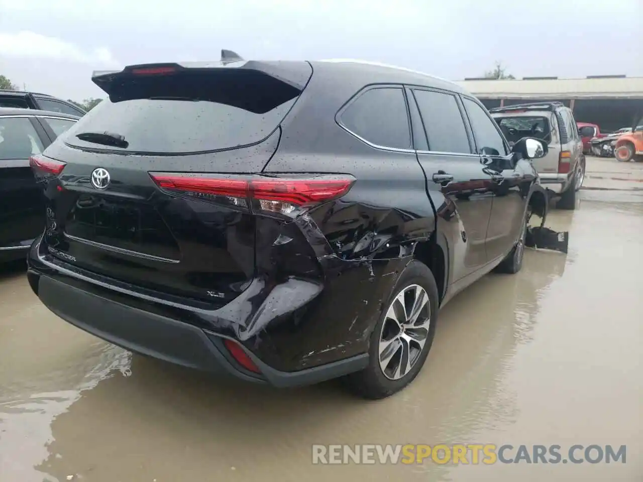 4 Photograph of a damaged car 5TDHZRAH8LS020922 TOYOTA HIGHLANDER 2020