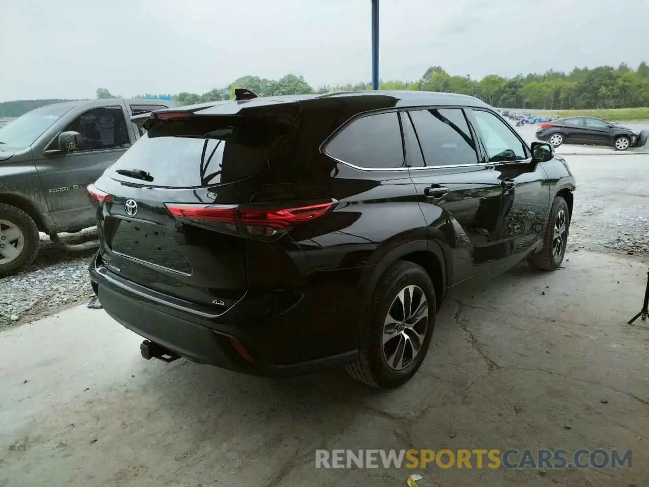 4 Photograph of a damaged car 5TDHZRAH8LS031158 TOYOTA HIGHLANDER 2020