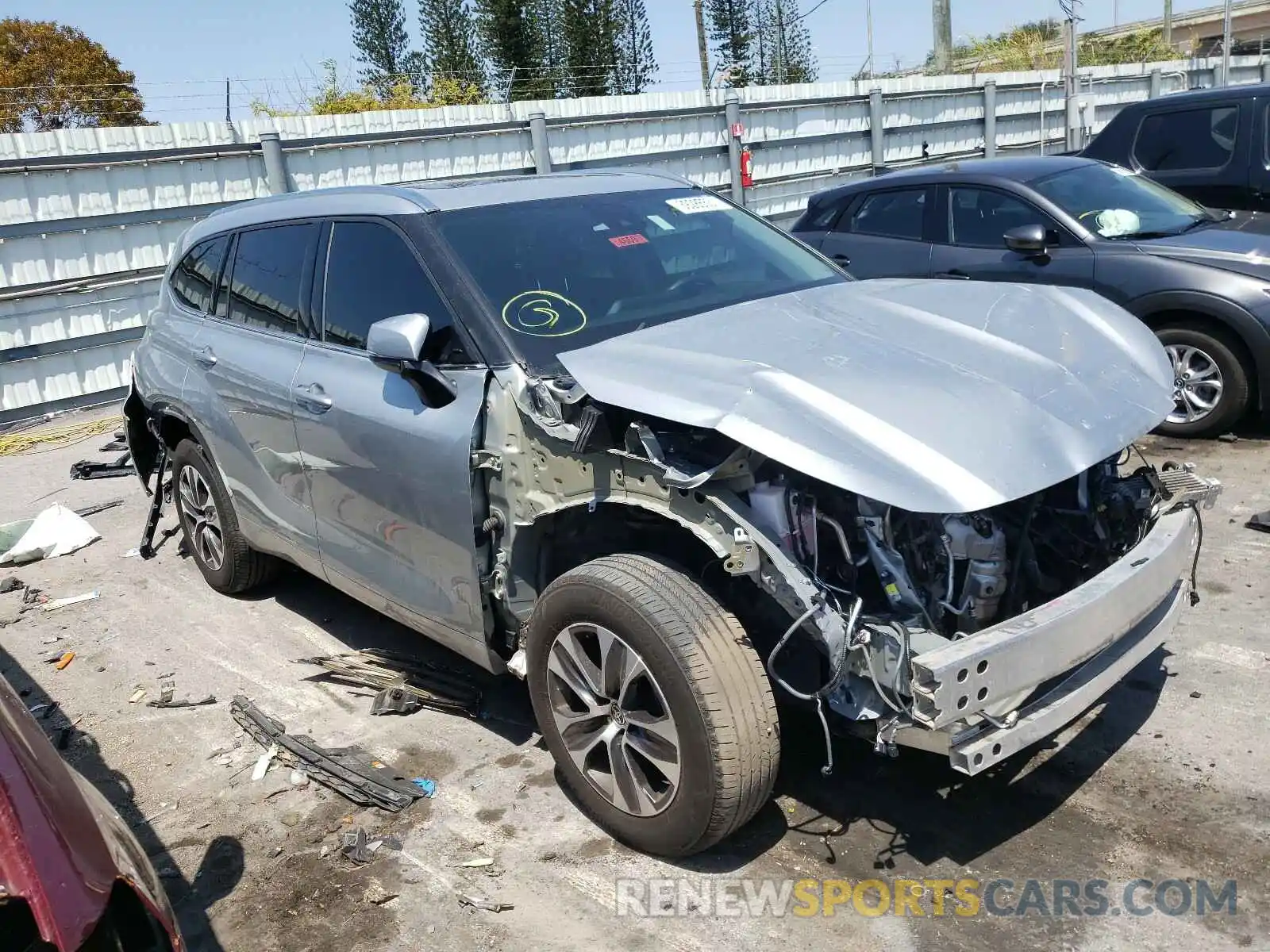 1 Photograph of a damaged car 5TDHZRAH8LS500927 TOYOTA HIGHLANDER 2020