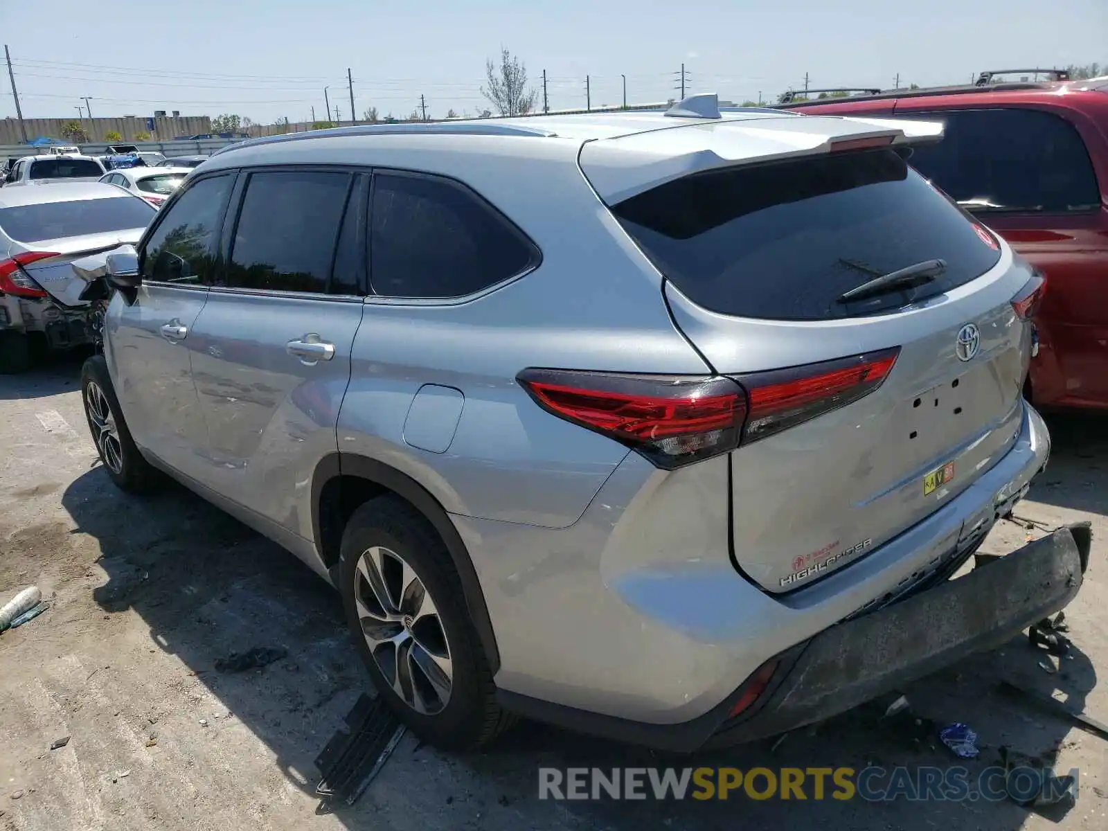 3 Photograph of a damaged car 5TDHZRAH8LS500927 TOYOTA HIGHLANDER 2020