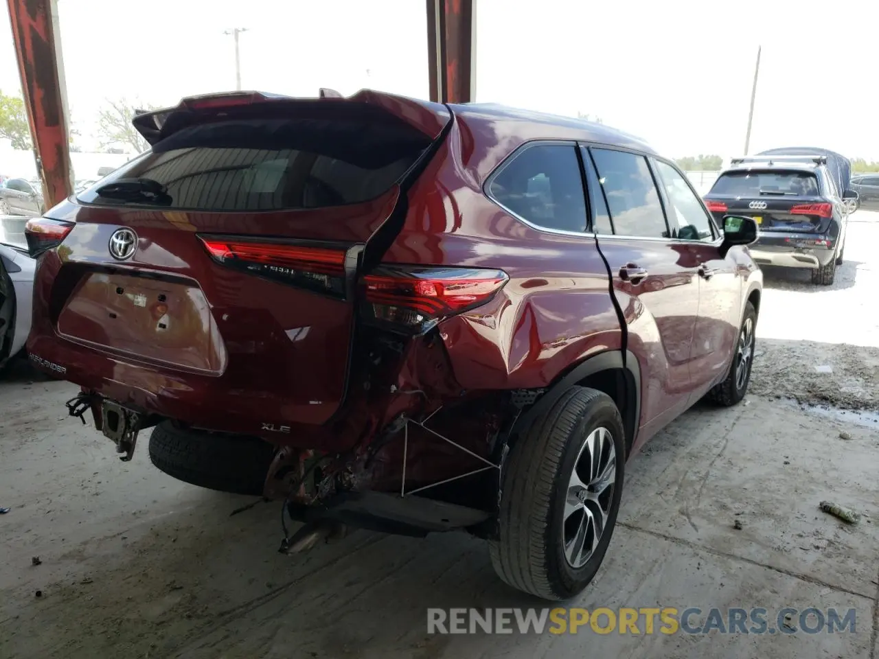 4 Photograph of a damaged car 5TDHZRAH8LS510390 TOYOTA HIGHLANDER 2020