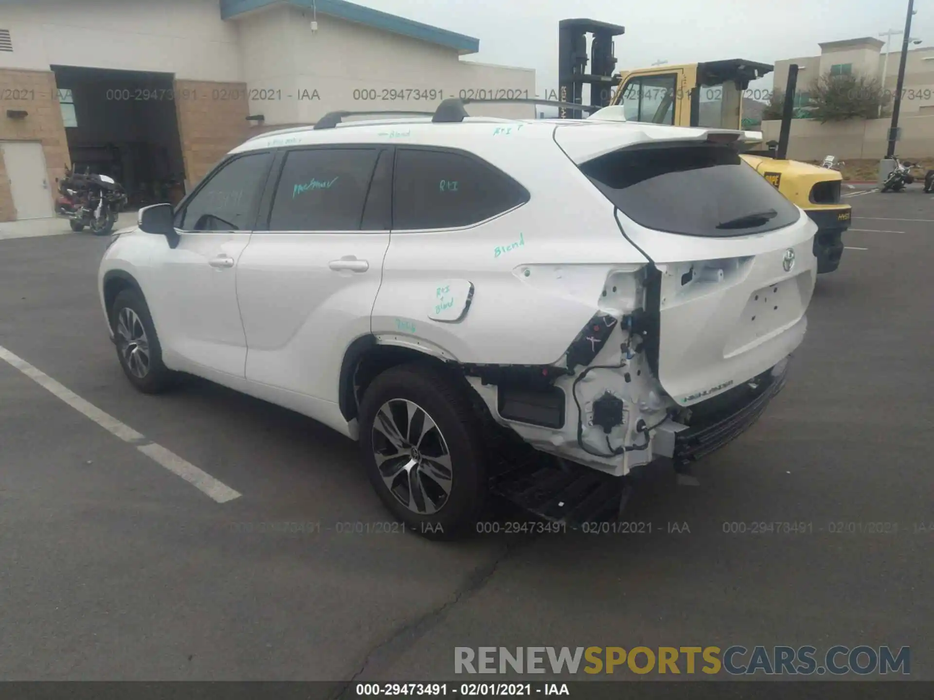 3 Photograph of a damaged car 5TDHZRAH8LS510583 TOYOTA HIGHLANDER 2020