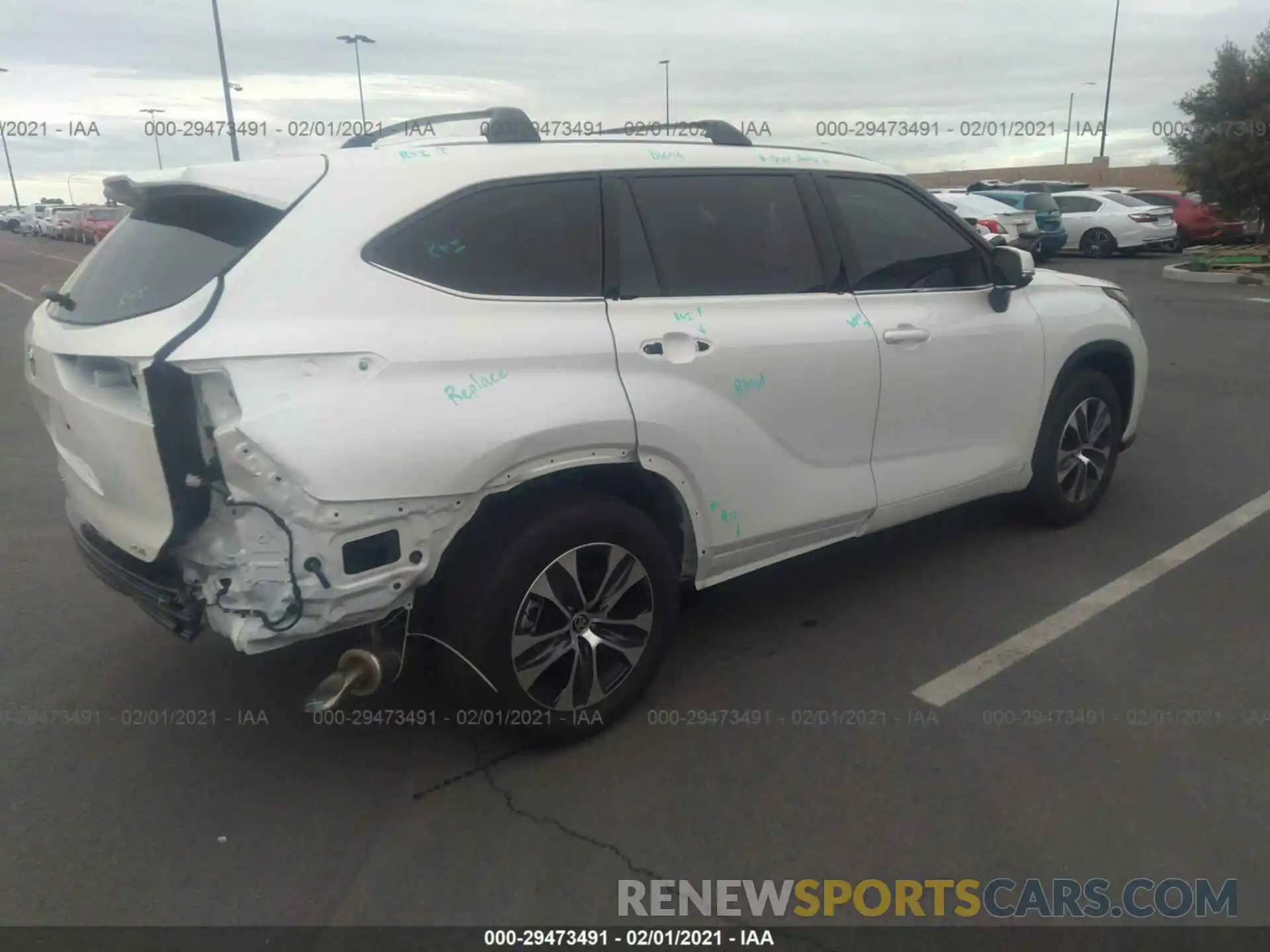 4 Photograph of a damaged car 5TDHZRAH8LS510583 TOYOTA HIGHLANDER 2020