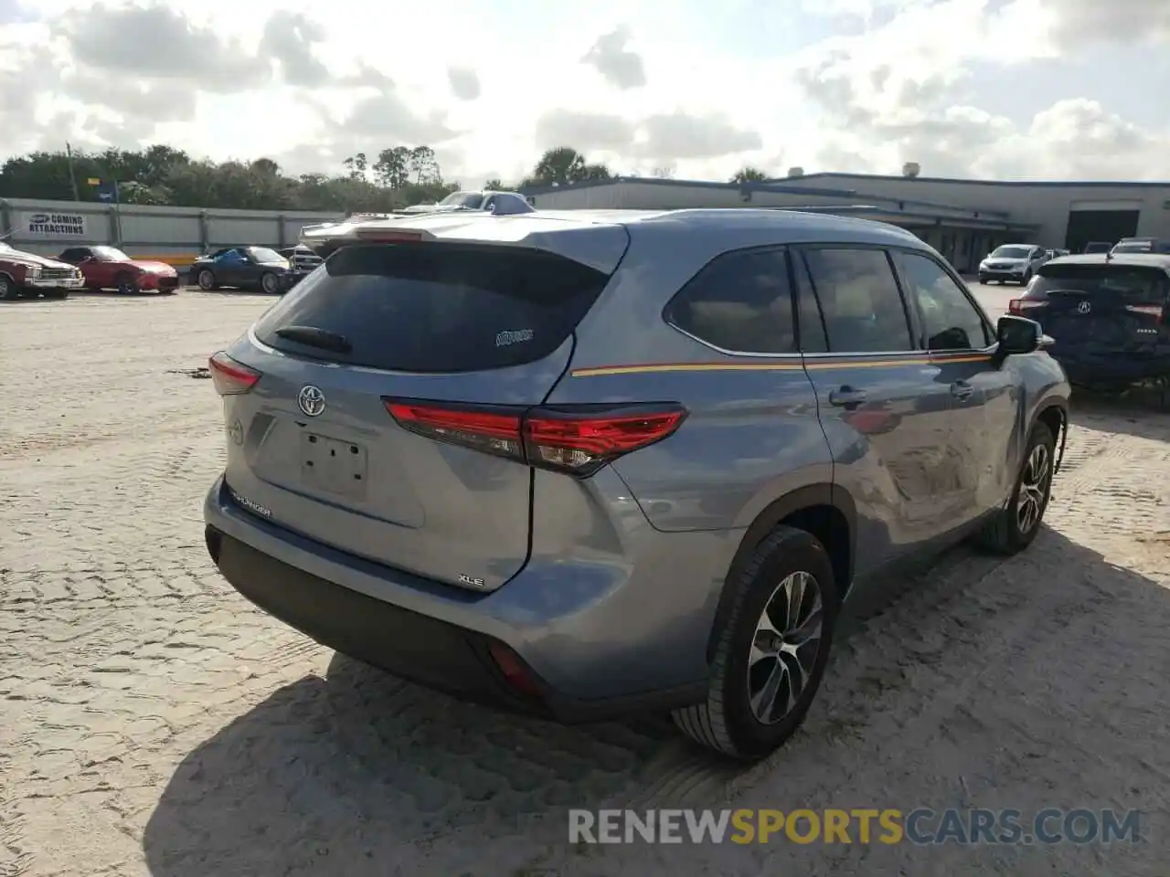 4 Photograph of a damaged car 5TDHZRAH9LS008780 TOYOTA HIGHLANDER 2020