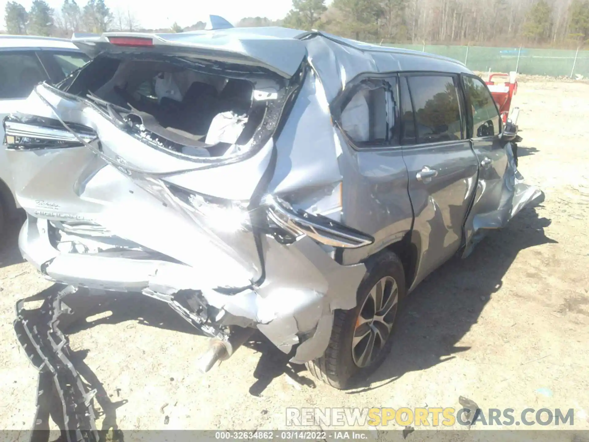 4 Photograph of a damaged car 5TDHZRAH9LS507420 TOYOTA HIGHLANDER 2020