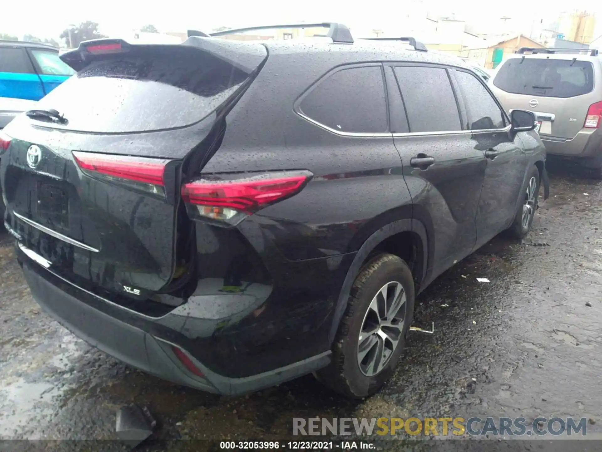 4 Photograph of a damaged car 5TDHZRAH9LS511922 TOYOTA HIGHLANDER 2020