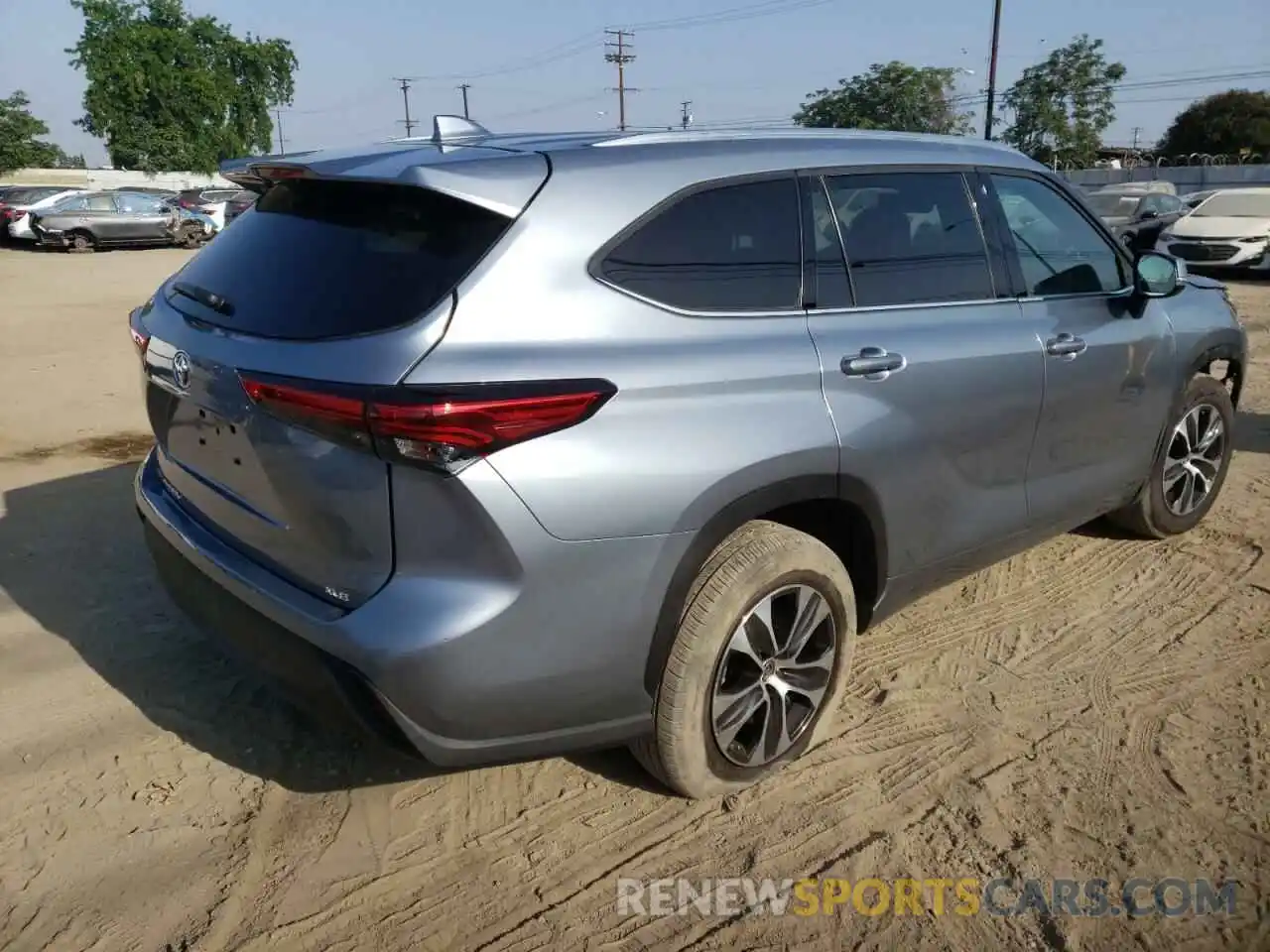 4 Photograph of a damaged car 5TDHZRAHXLS008321 TOYOTA HIGHLANDER 2020