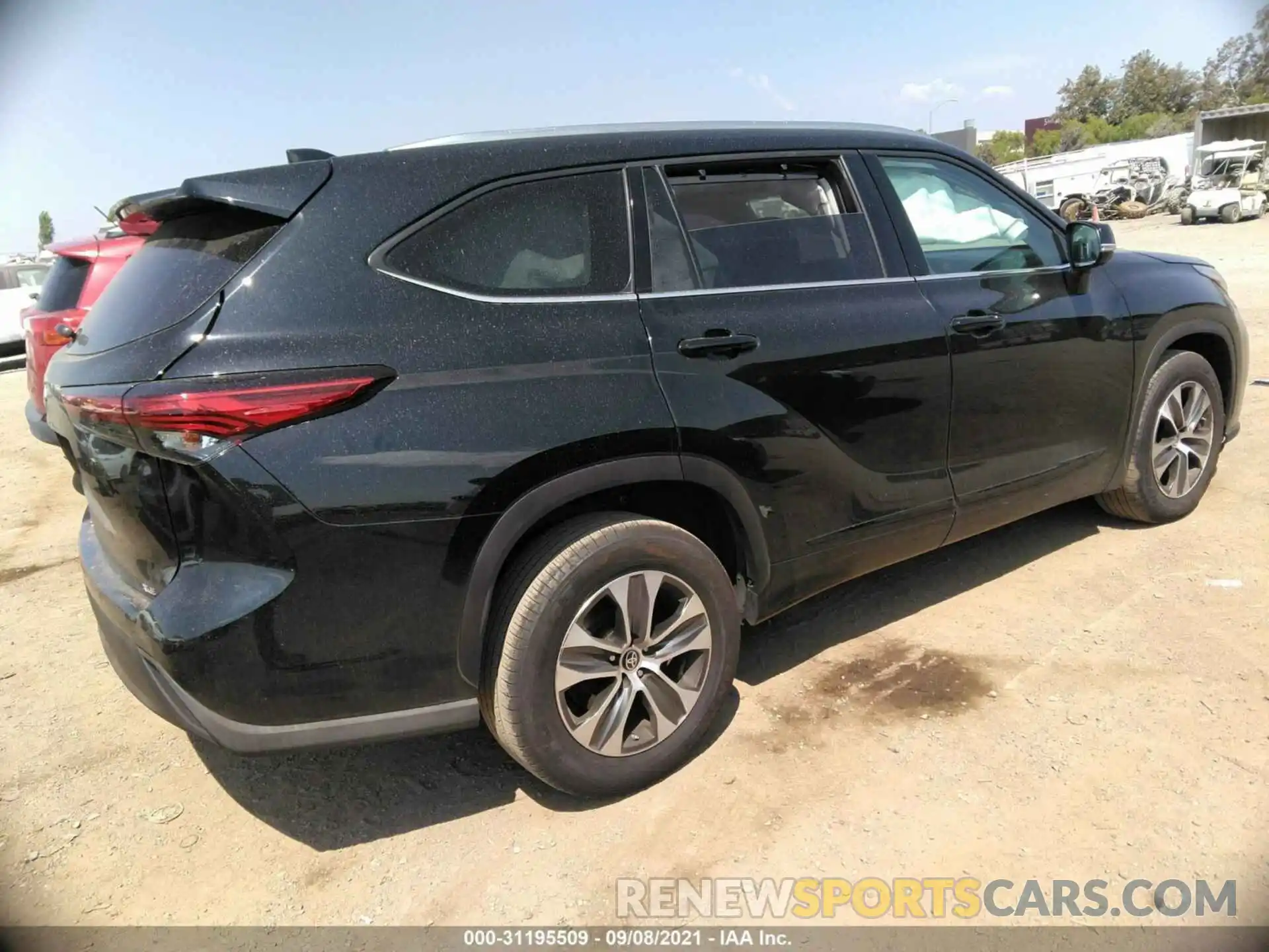 4 Photograph of a damaged car 5TDHZRAHXLS031078 TOYOTA HIGHLANDER 2020