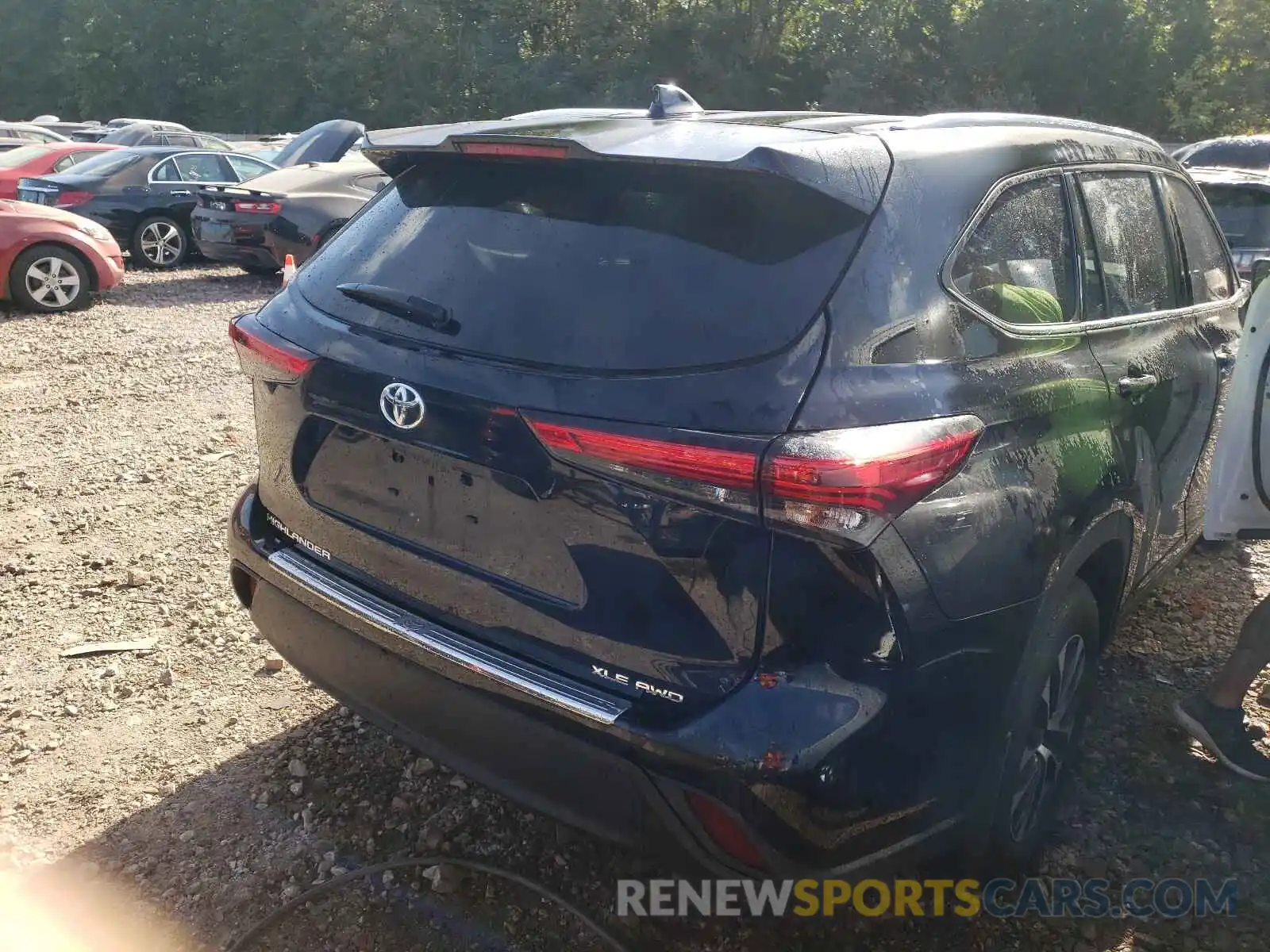 4 Photograph of a damaged car 5TDHZRBH0LS003210 TOYOTA HIGHLANDER 2020