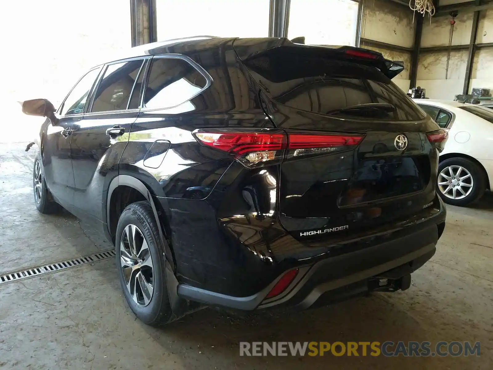 3 Photograph of a damaged car 5TDHZRBH0LS507112 TOYOTA HIGHLANDER 2020