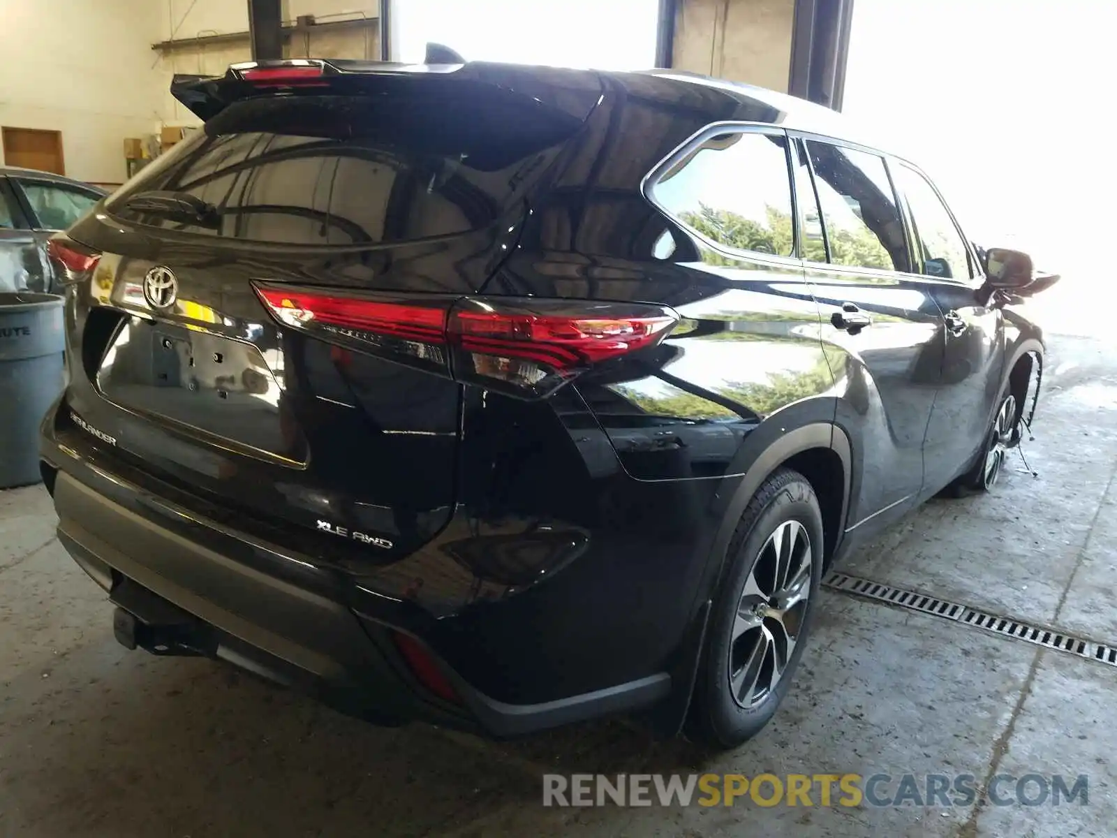 4 Photograph of a damaged car 5TDHZRBH0LS507112 TOYOTA HIGHLANDER 2020