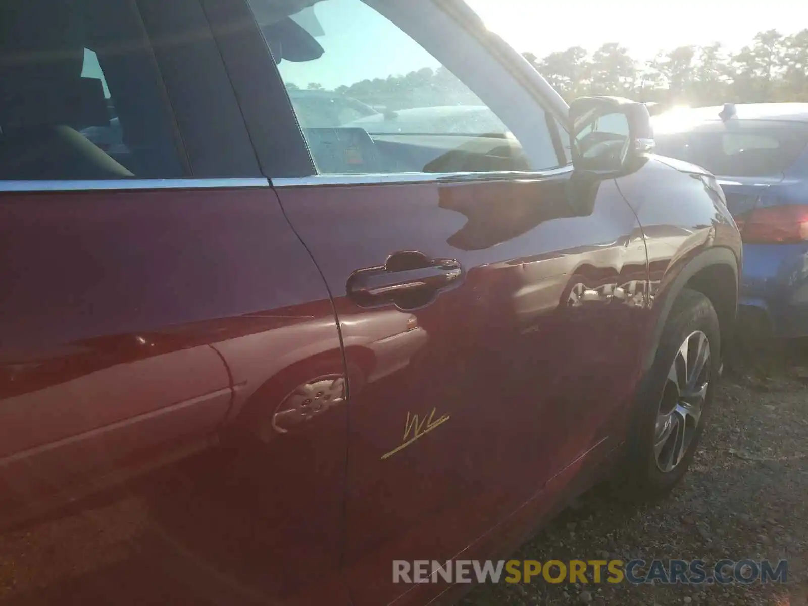 9 Photograph of a damaged car 5TDHZRBH1LS015995 TOYOTA HIGHLANDER 2020