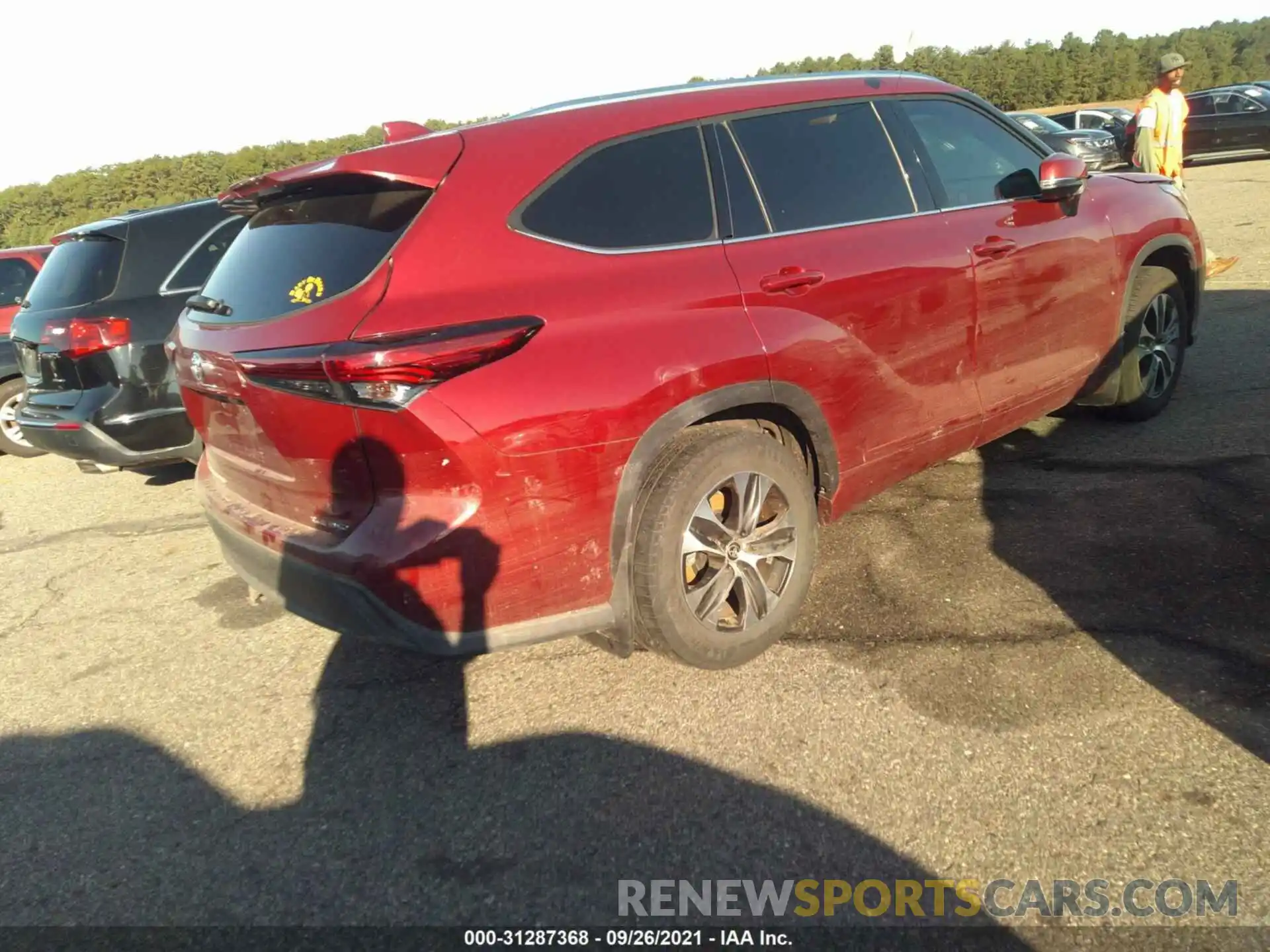 4 Photograph of a damaged car 5TDHZRBH1LS051928 TOYOTA HIGHLANDER 2020