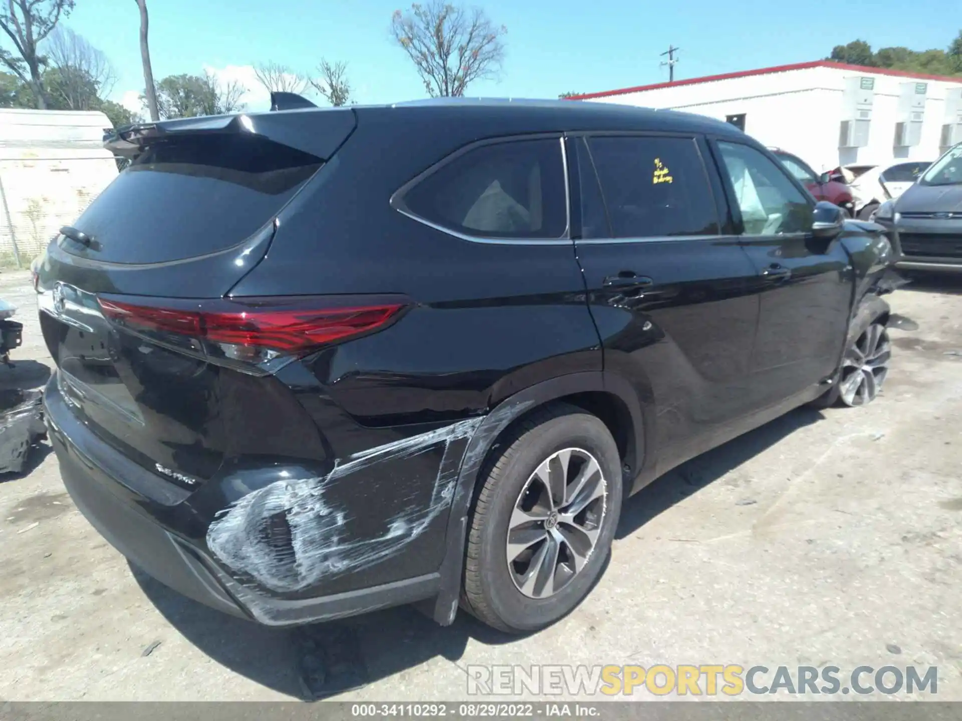 4 Photograph of a damaged car 5TDHZRBH1LS508866 TOYOTA HIGHLANDER 2020