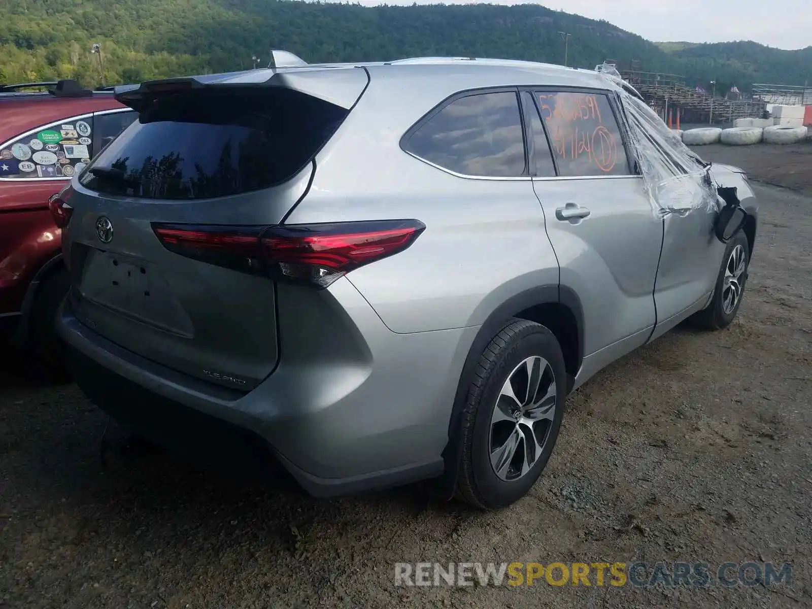 4 Photograph of a damaged car 5TDHZRBH1LS513288 TOYOTA HIGHLANDER 2020