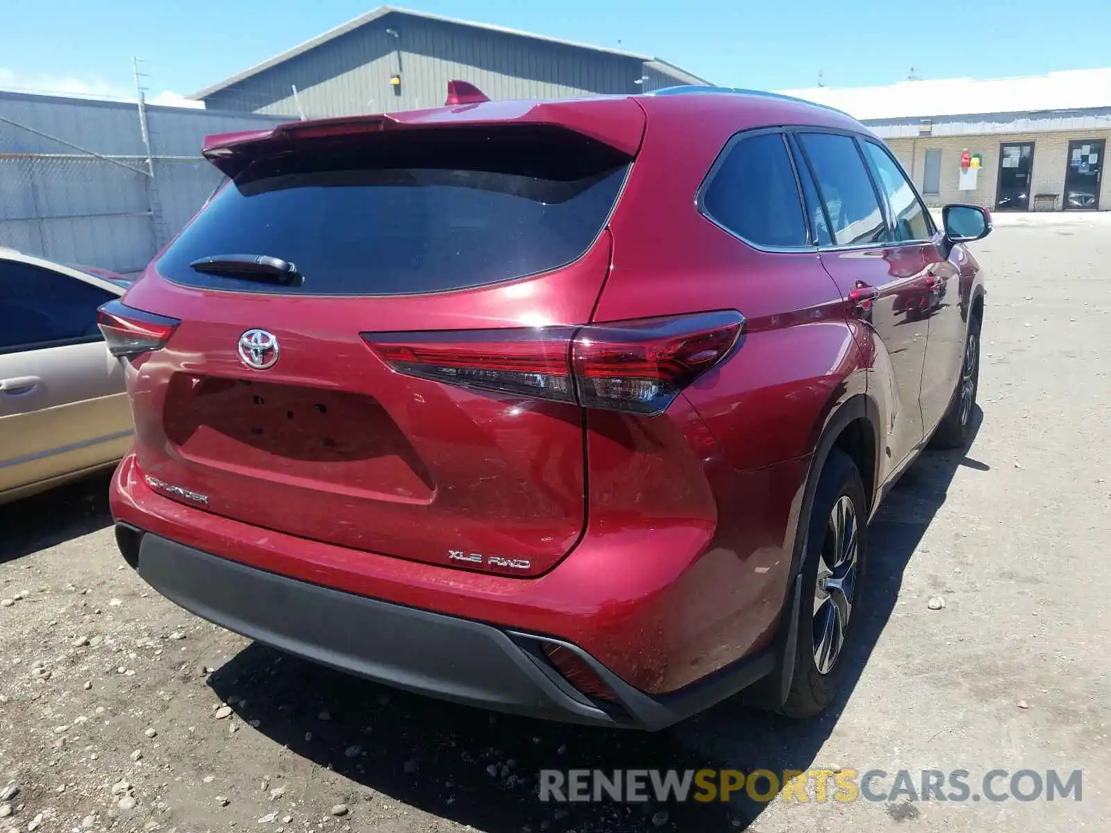 4 Photograph of a damaged car 5TDHZRBH2LS009655 TOYOTA HIGHLANDER 2020